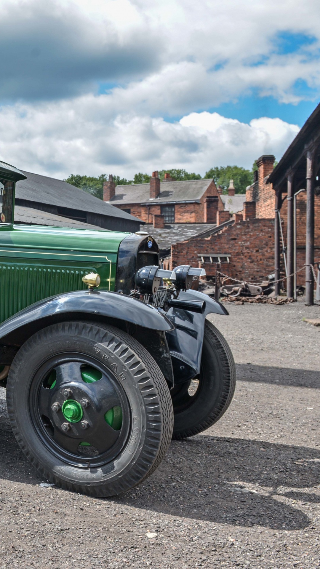 Camion Vintage Vert et Noir. Wallpaper in 1080x1920 Resolution