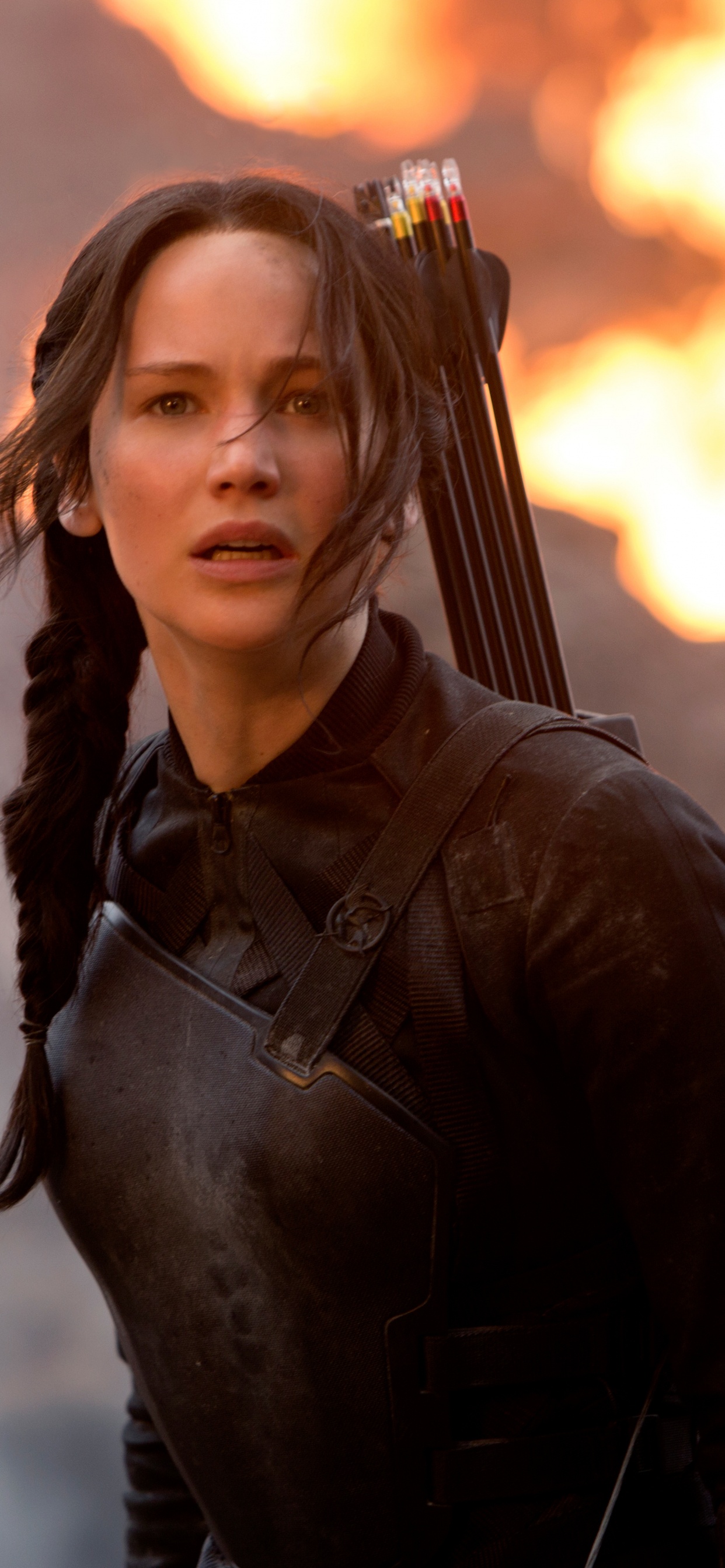 Jennifer Lawrence, Katniss Everdeen, The Hunger Games, Lange Haare, Digital Compositing. Wallpaper in 1242x2688 Resolution