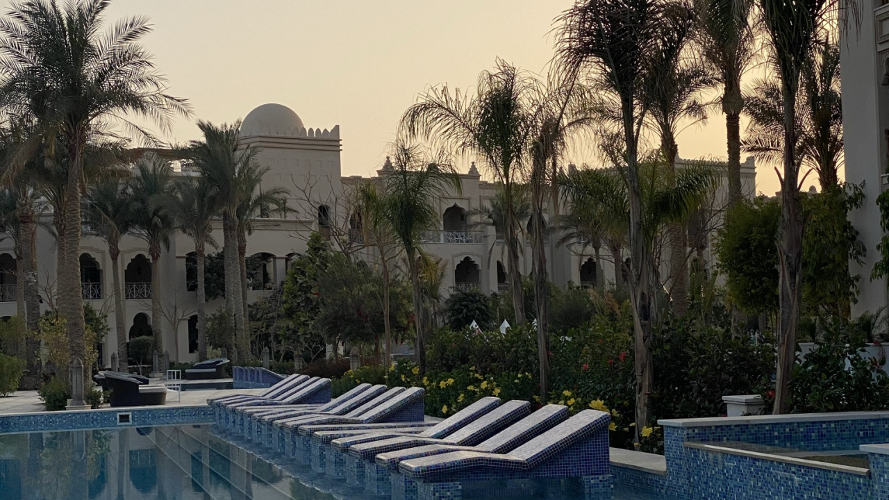 Reflection, Water, Plant, Building, Swimming Pool. Wallpaper in 1280x720 Resolution