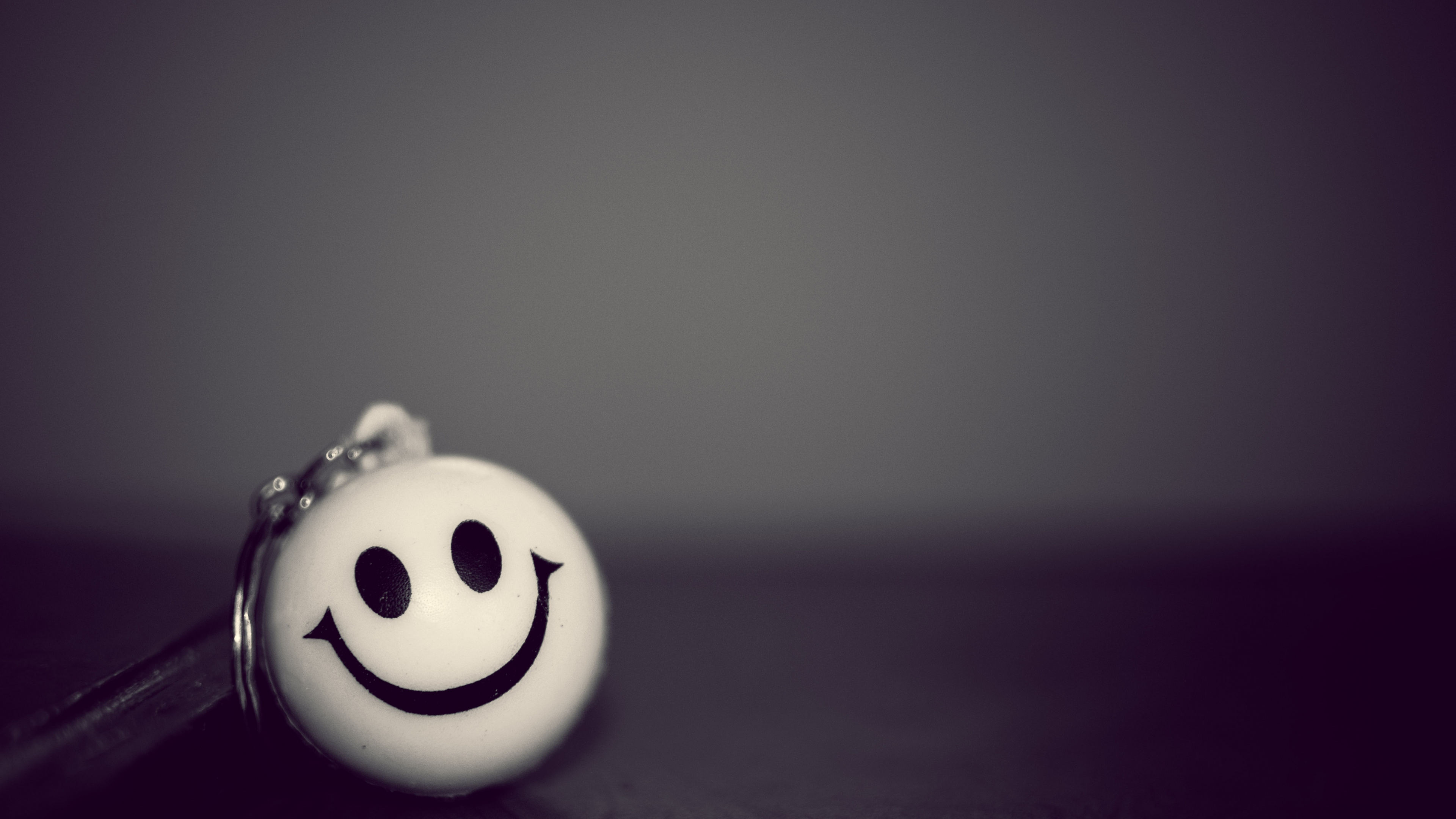 Emoticon Smiley Blanco y Negro. Wallpaper in 3840x2160 Resolution