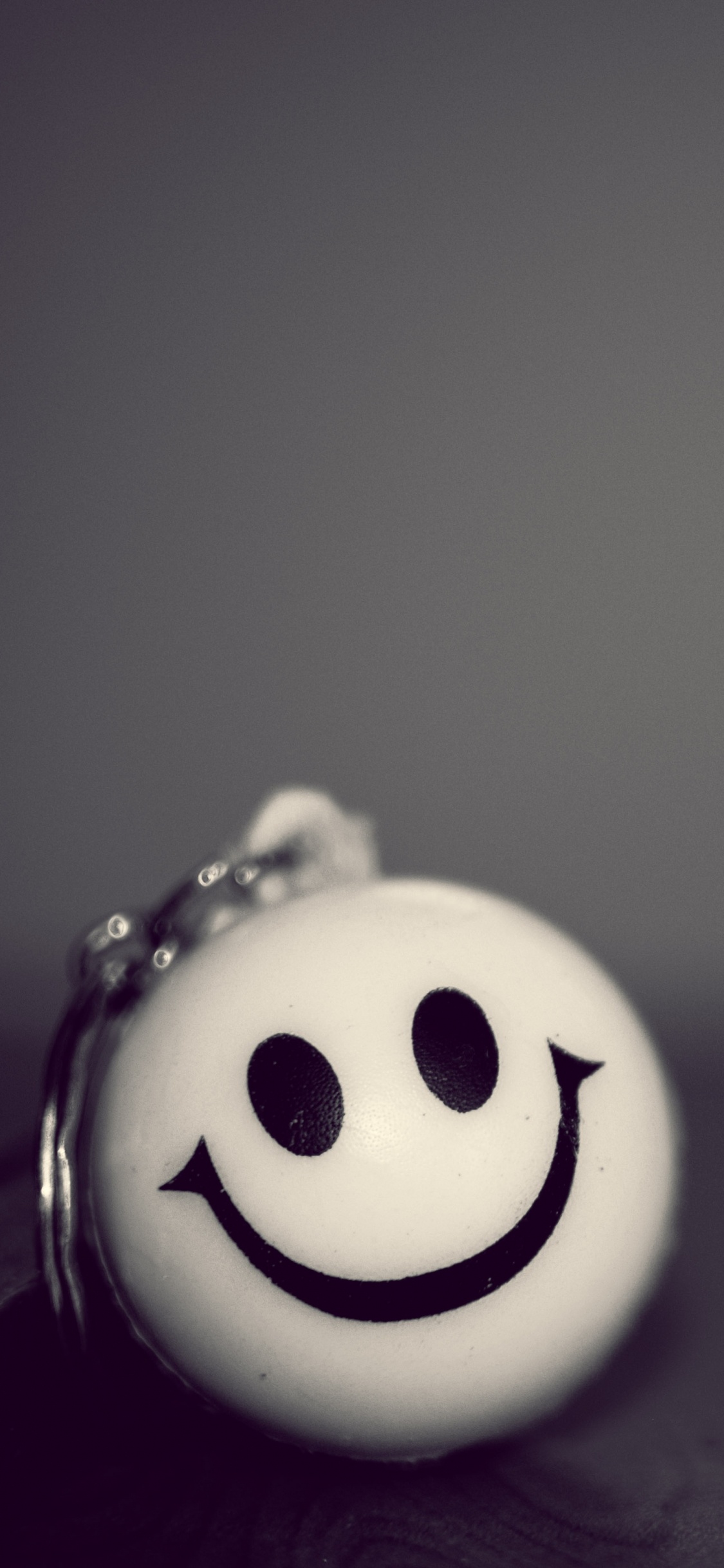 White and Black Smiley Emoticon. Wallpaper in 1125x2436 Resolution