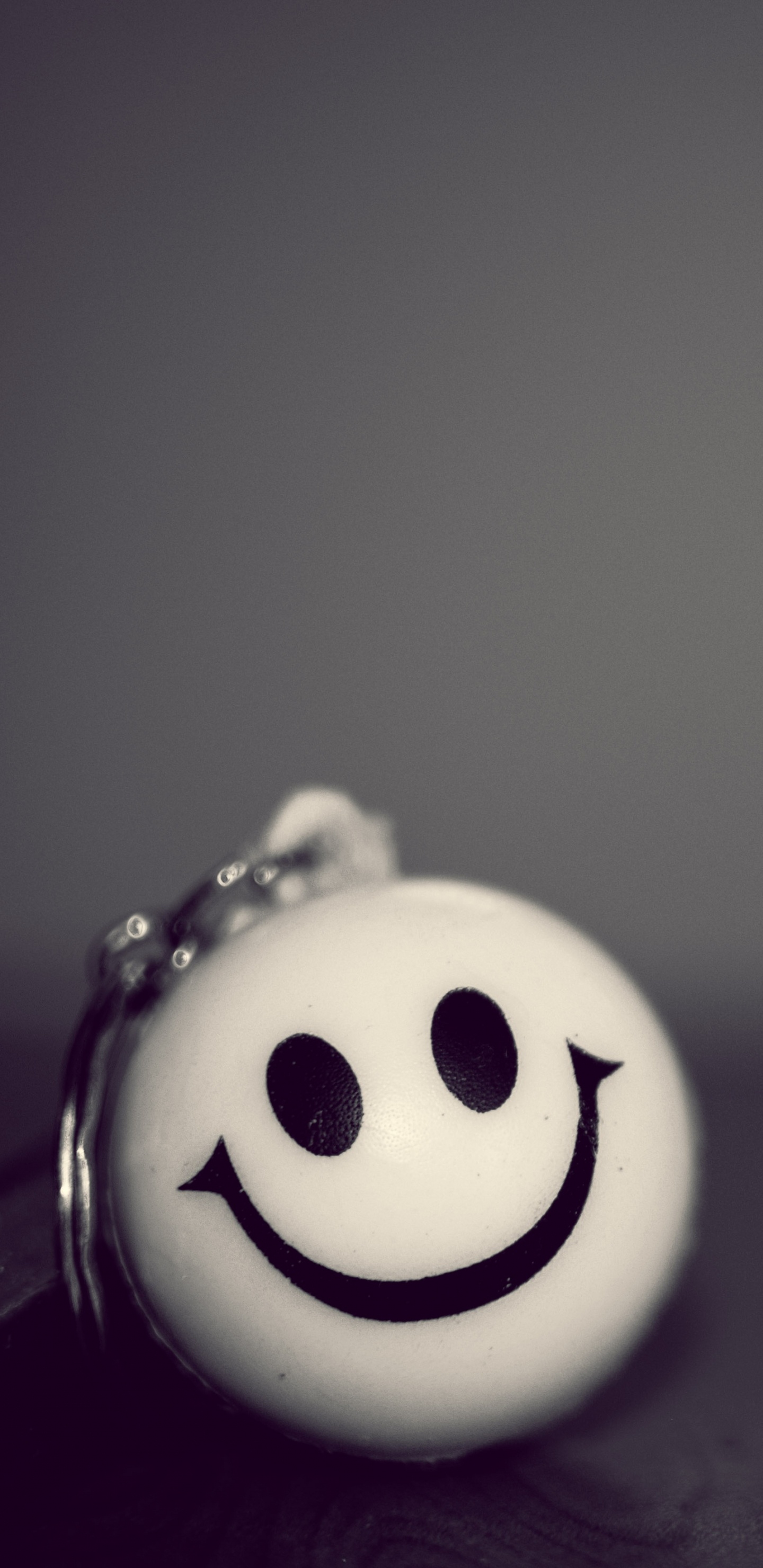 White and Black Smiley Emoticon. Wallpaper in 1440x2960 Resolution