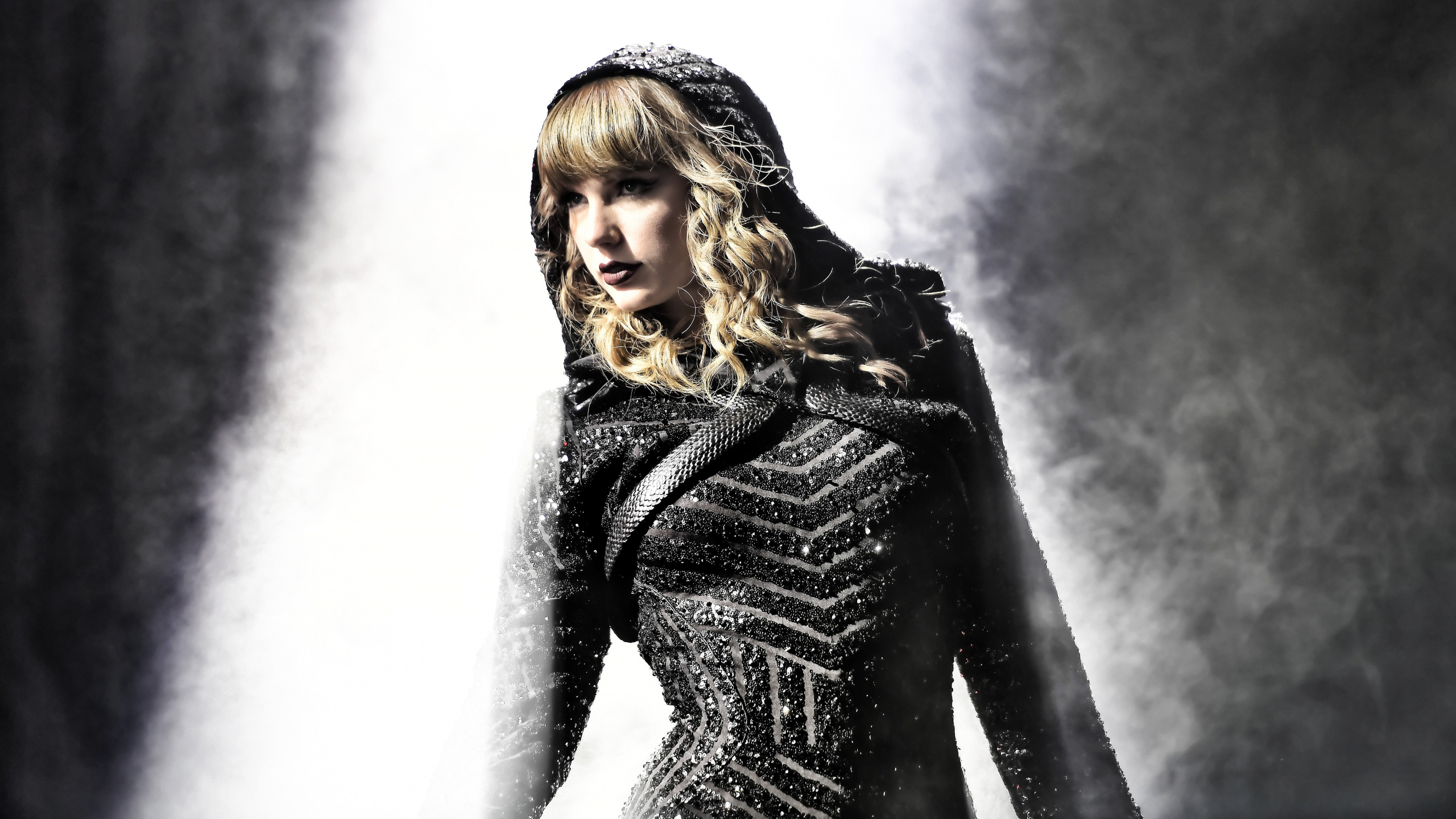 Taylor Swift, Reputation, Concert, Black, Beauty. Wallpaper in 2560x1440 Resolution