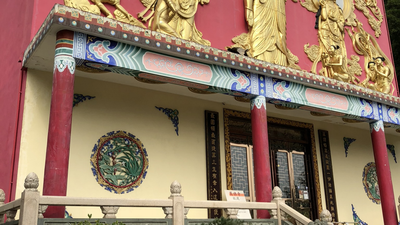 Tempel, Blumentopf, Wahrzeichen, Skulptur, Zimmerpflanze. Wallpaper in 1366x768 Resolution