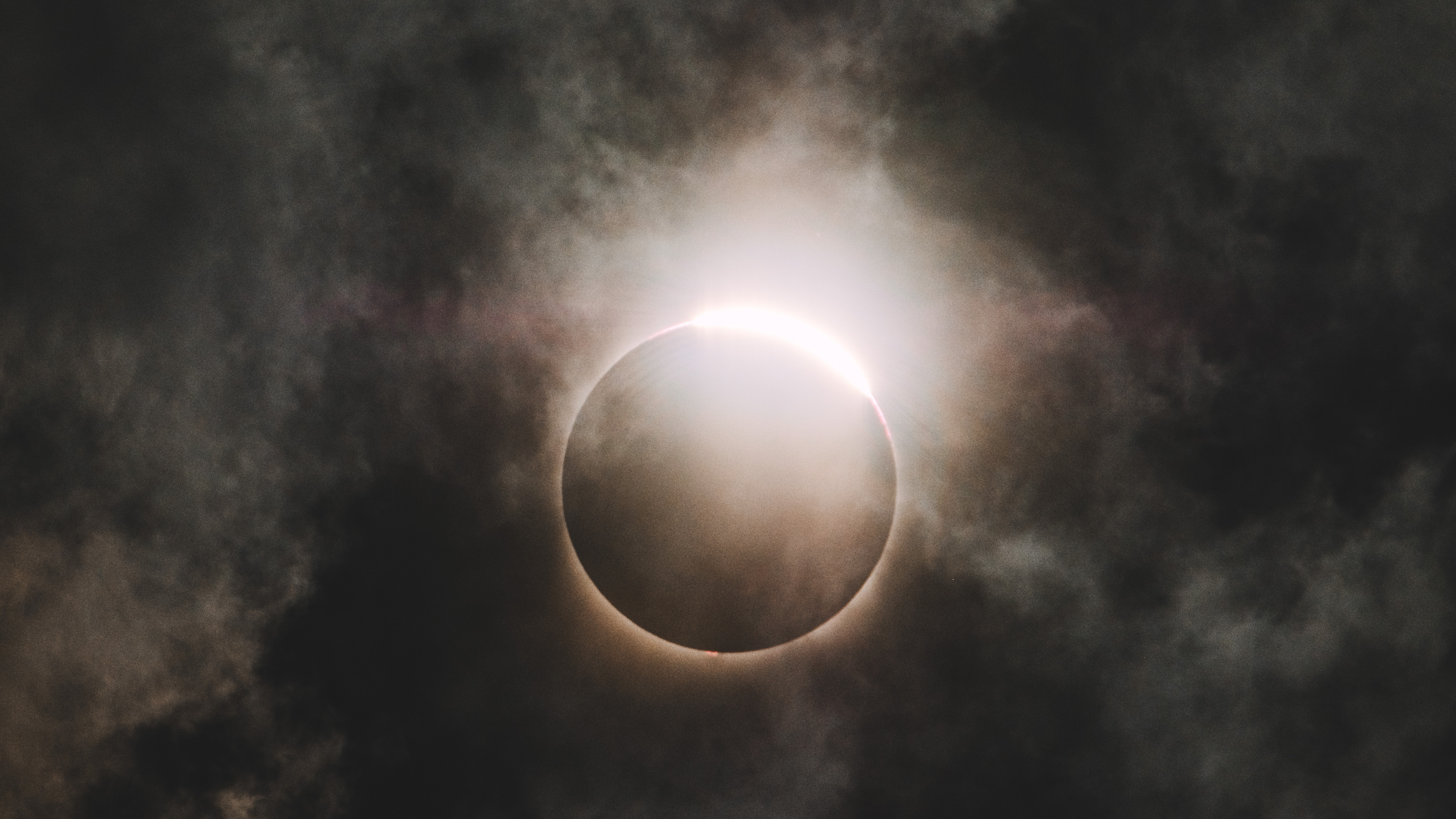 Luna Llena en el Cielo. Wallpaper in 3840x2160 Resolution