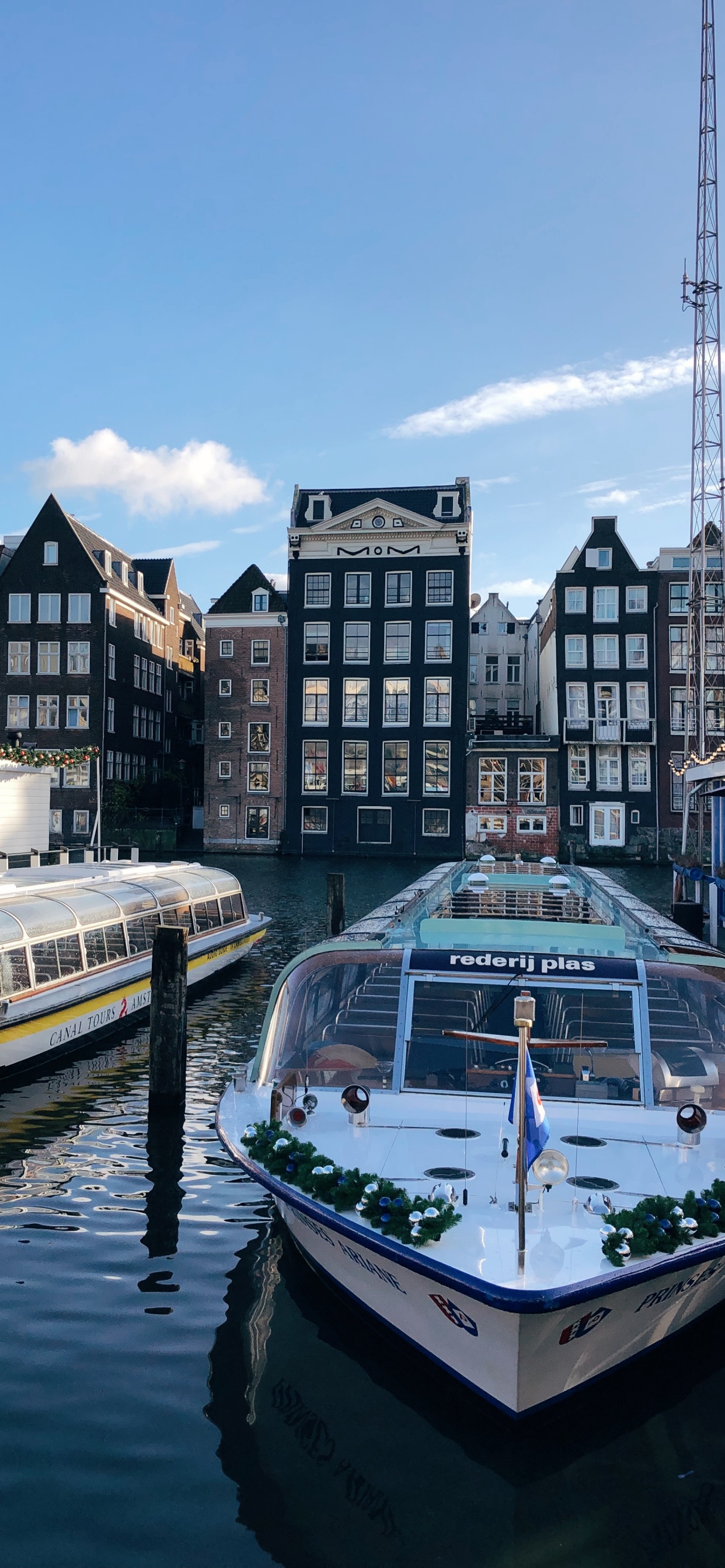 Amsterdam, Wasser, Gewässer, Wasserstraße, Wasserfahrzeug. Wallpaper in 1242x2688 Resolution