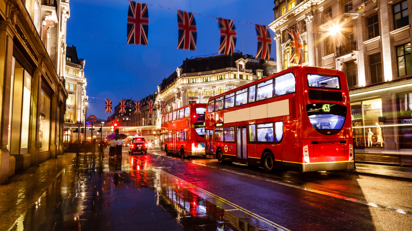 Red Double Decker Bus on Road During Night Time. Wallpaper in 1366x768 Resolution