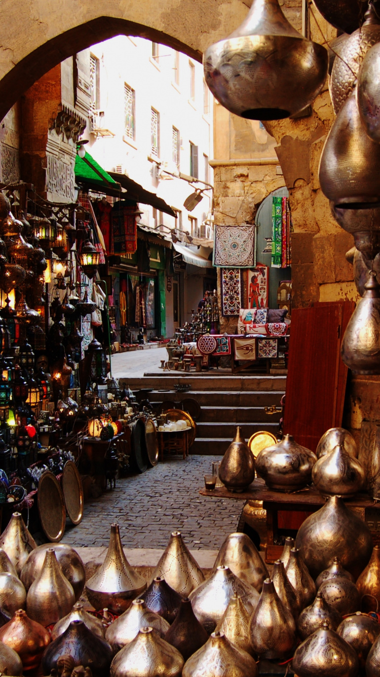 Statue de Bouddha D'or Exposée. Wallpaper in 750x1334 Resolution