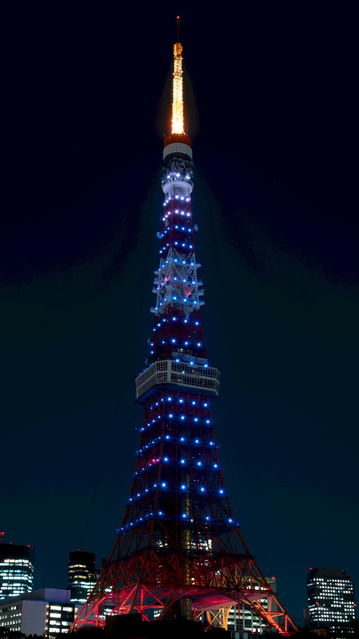 Torre Eiffel Iluminada Durante la Noche. Wallpaper in 720x1280 Resolution