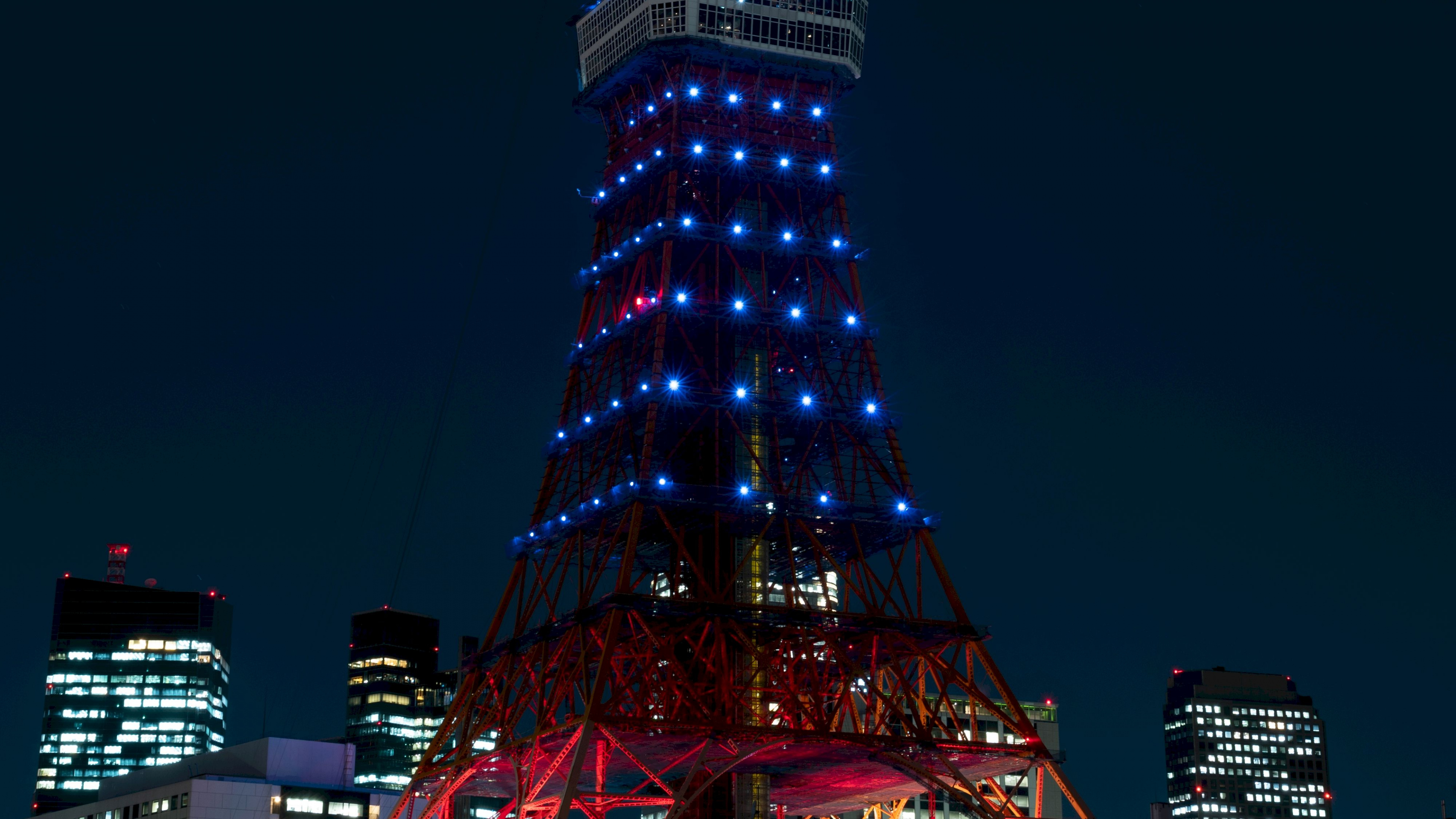 Beleuchteter Eiffelturm Während Der Nacht. Wallpaper in 3840x2160 Resolution