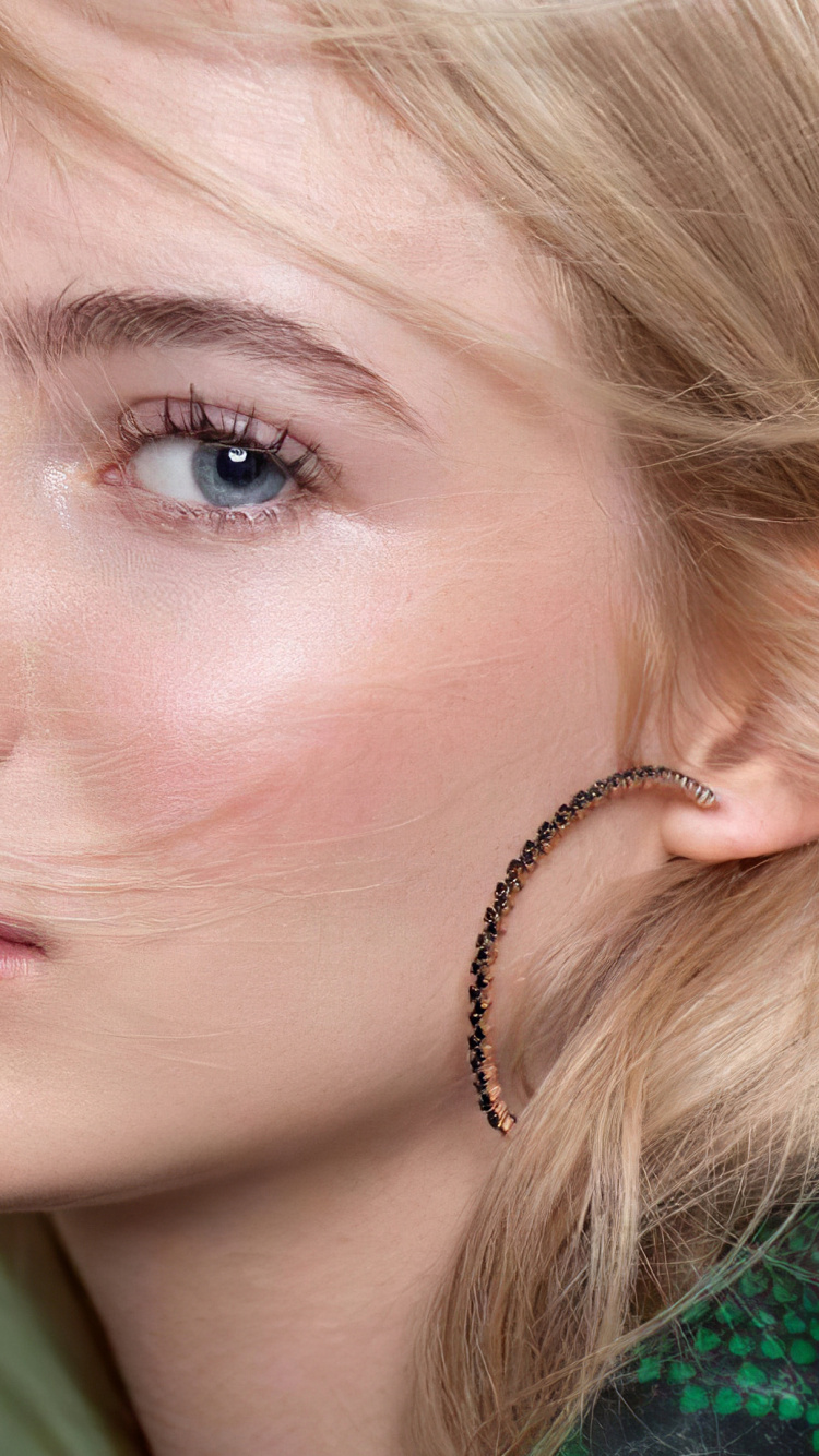 Freya Allan, The Witcher, Ciri, Geralt of Rivia, Netflix. Wallpaper in 750x1334 Resolution