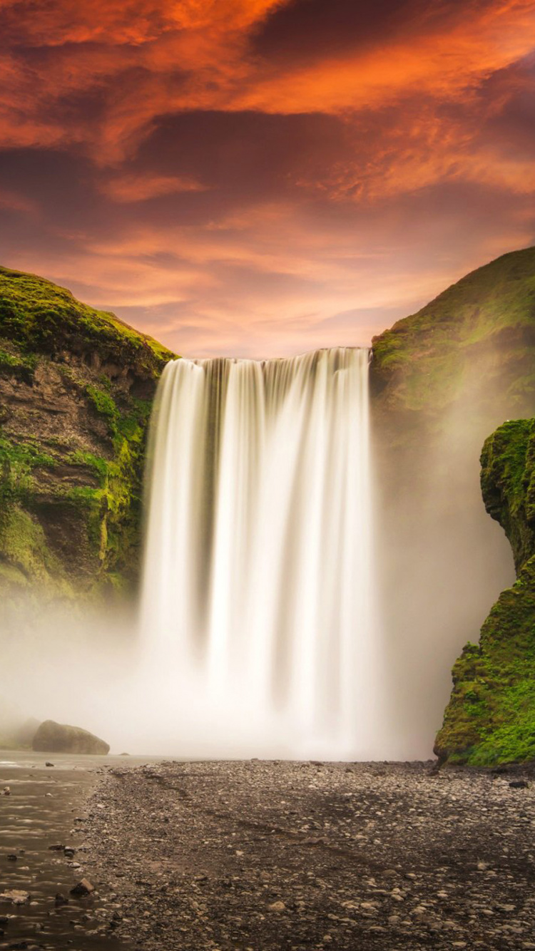 Cascades Sous Ciel Nuageux Pendant la Journée. Wallpaper in 750x1334 Resolution