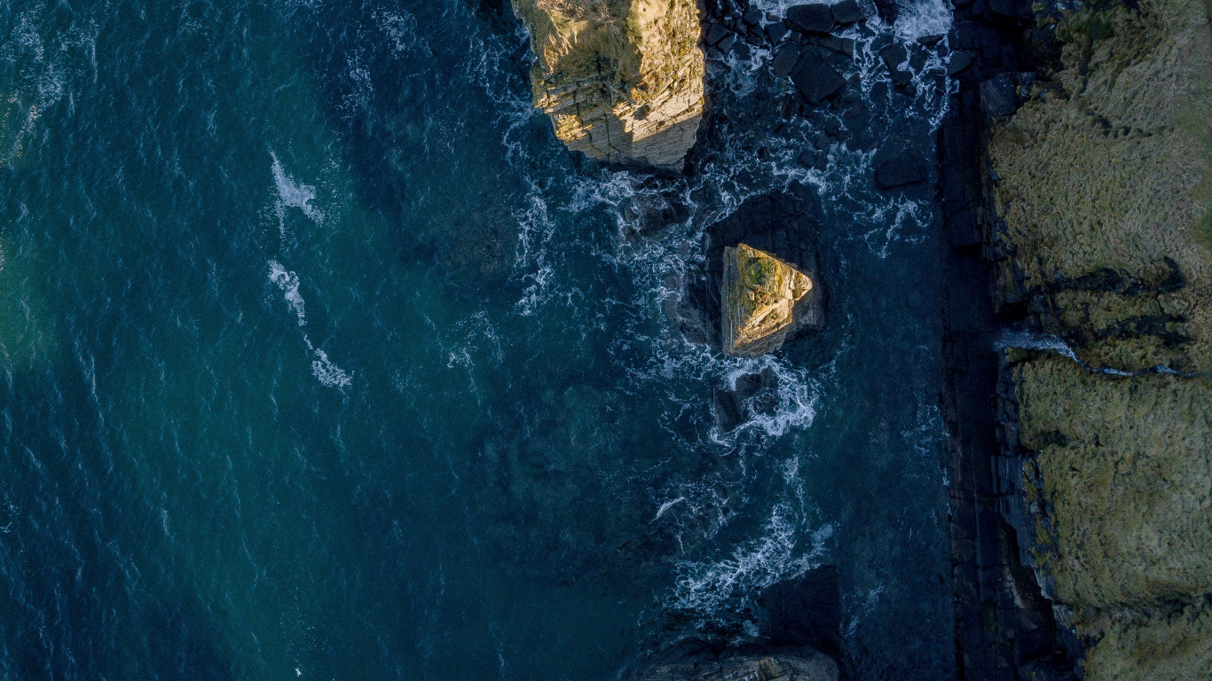 Brown Rock Formation on Body of Water During Daytime. Wallpaper in 1366x768 Resolution
