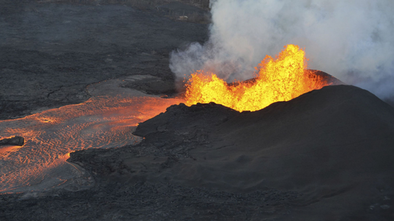 White Smoke on Black Sand. Wallpaper in 1366x768 Resolution