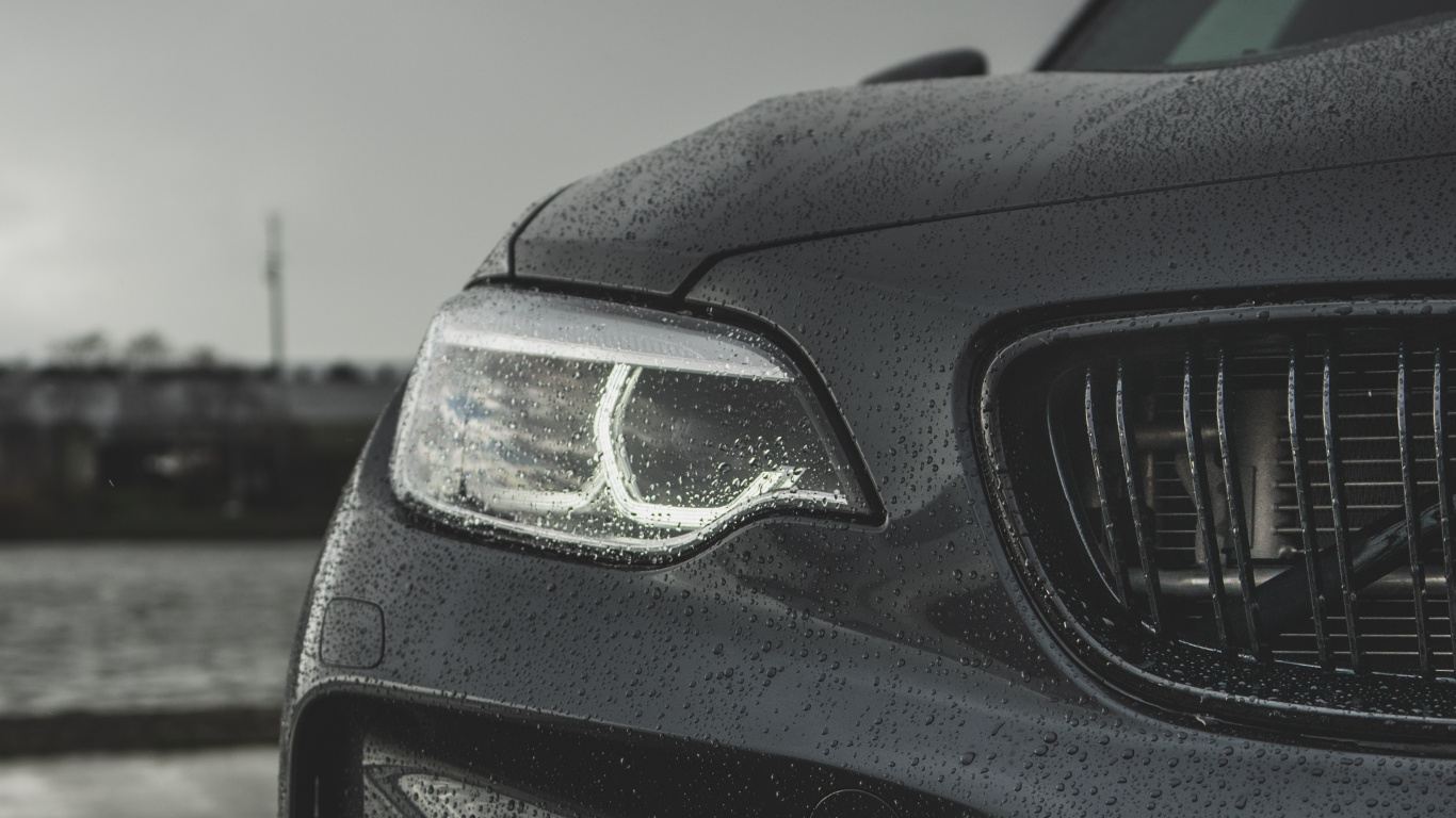 Voiture Mercedes Benz Noire Sur Route Pendant la Journée. Wallpaper in 1366x768 Resolution