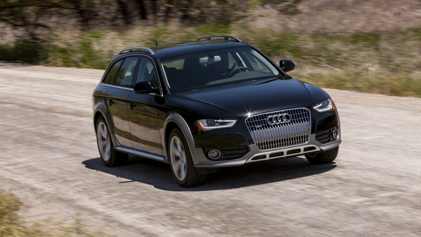Audi a 4 Negro en la Carretera Durante el Día. Wallpaper in 1366x768 Resolution