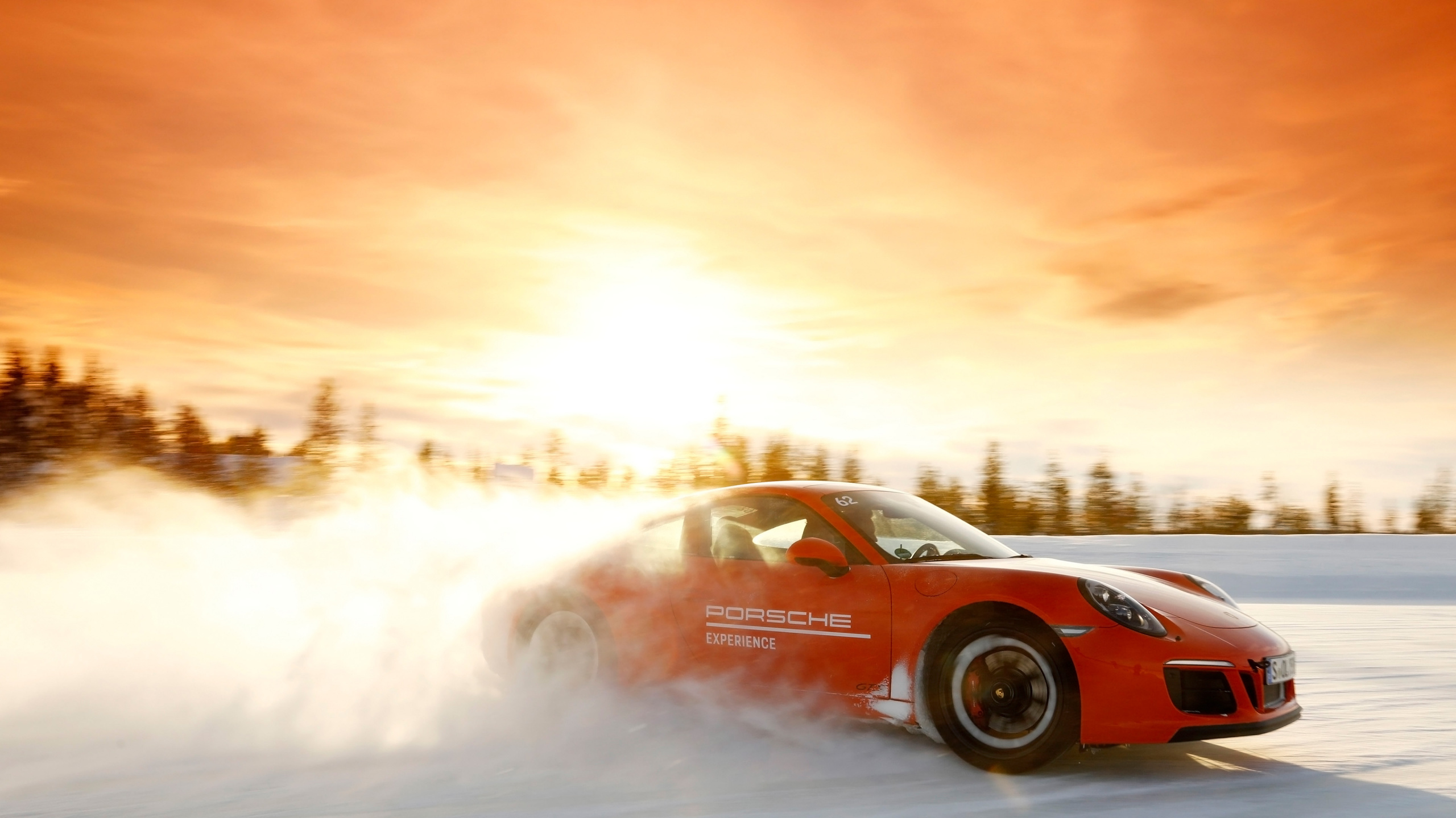 Roter Ferrari 458 Italia Unterwegs. Wallpaper in 2560x1440 Resolution