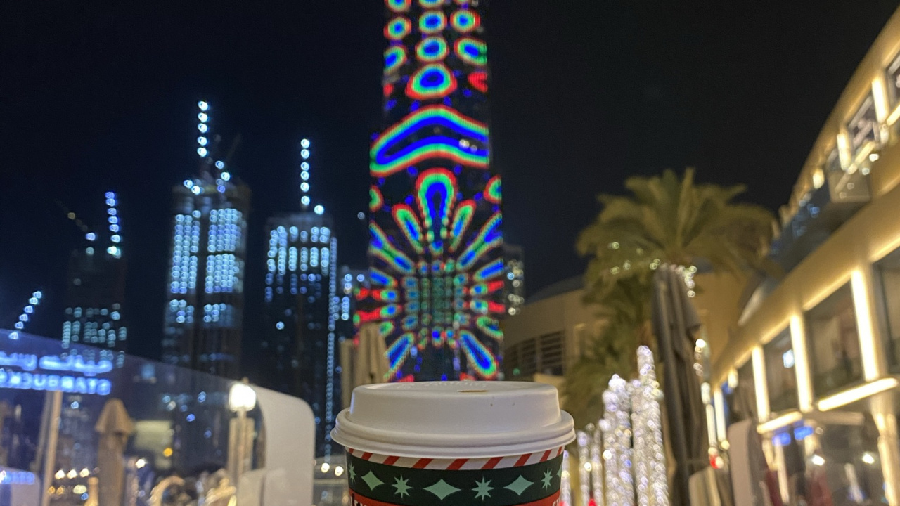 Dubaï, Burj Khalifa, Logo Starbucks 2011, Éclairage, Les Lumières de Noël. Wallpaper in 1280x720 Resolution