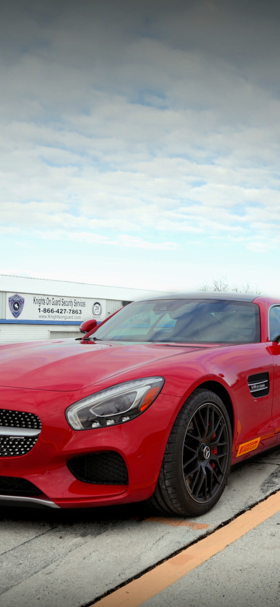 Bmw m 3 Rouge Sur Route Pendant la Journée. Wallpaper in 1125x2436 Resolution