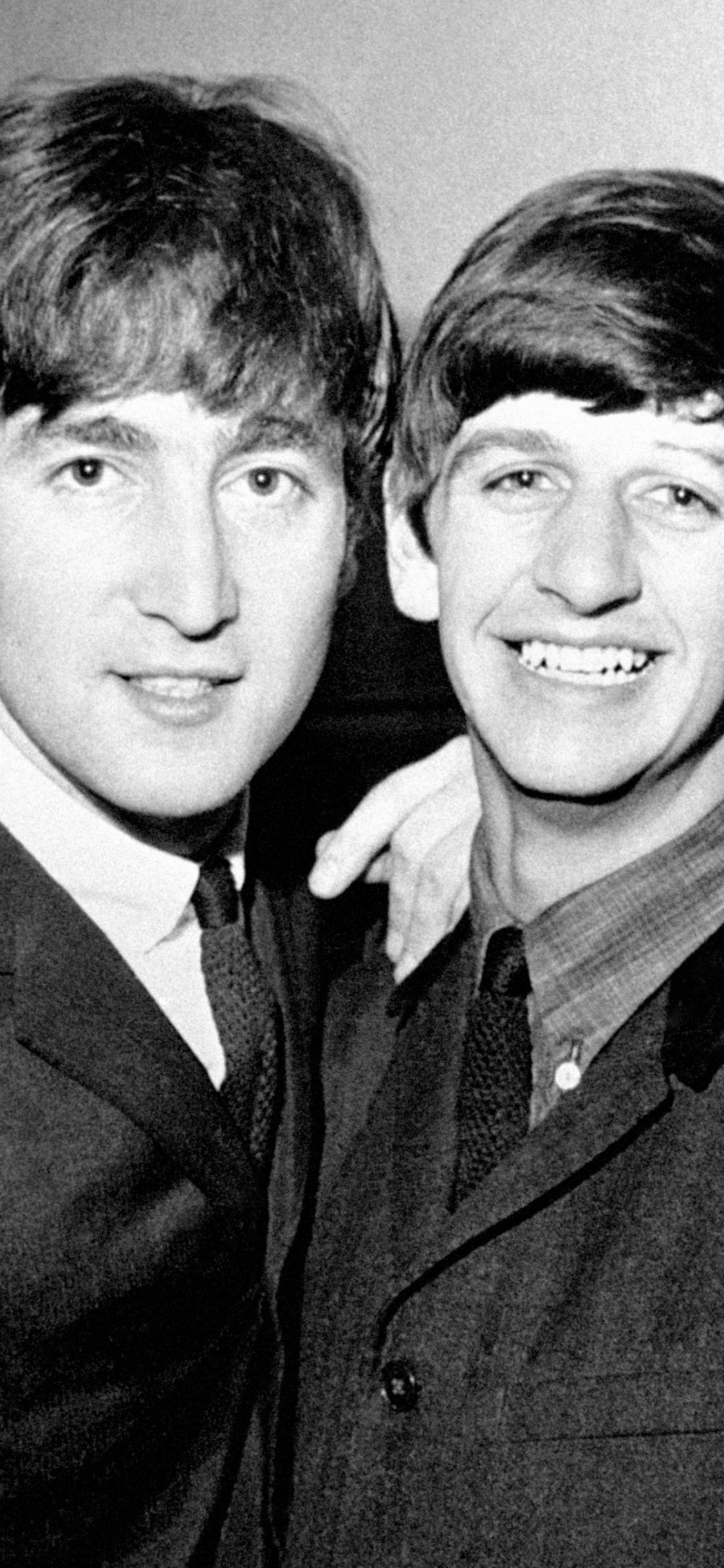 John Lennon, Ringo Starr, Paul McCartney, George Harrison, The Beatles. Wallpaper in 1125x2436 Resolution