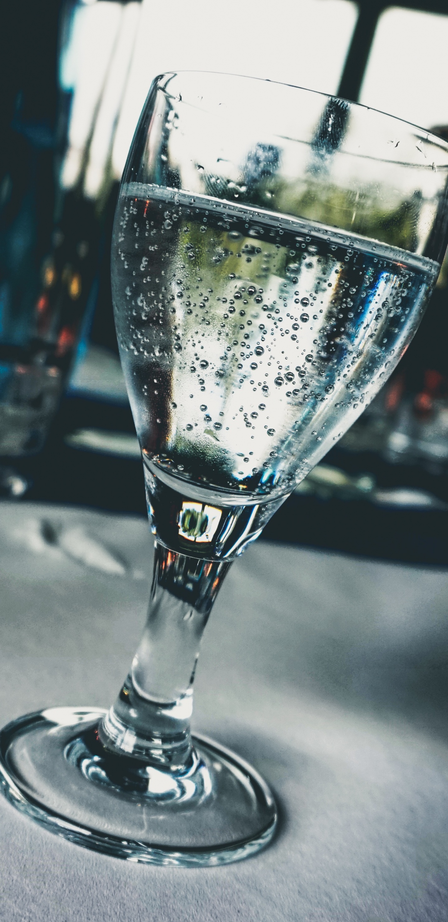 Vaso Transparente Con Agua. Wallpaper in 1440x2960 Resolution