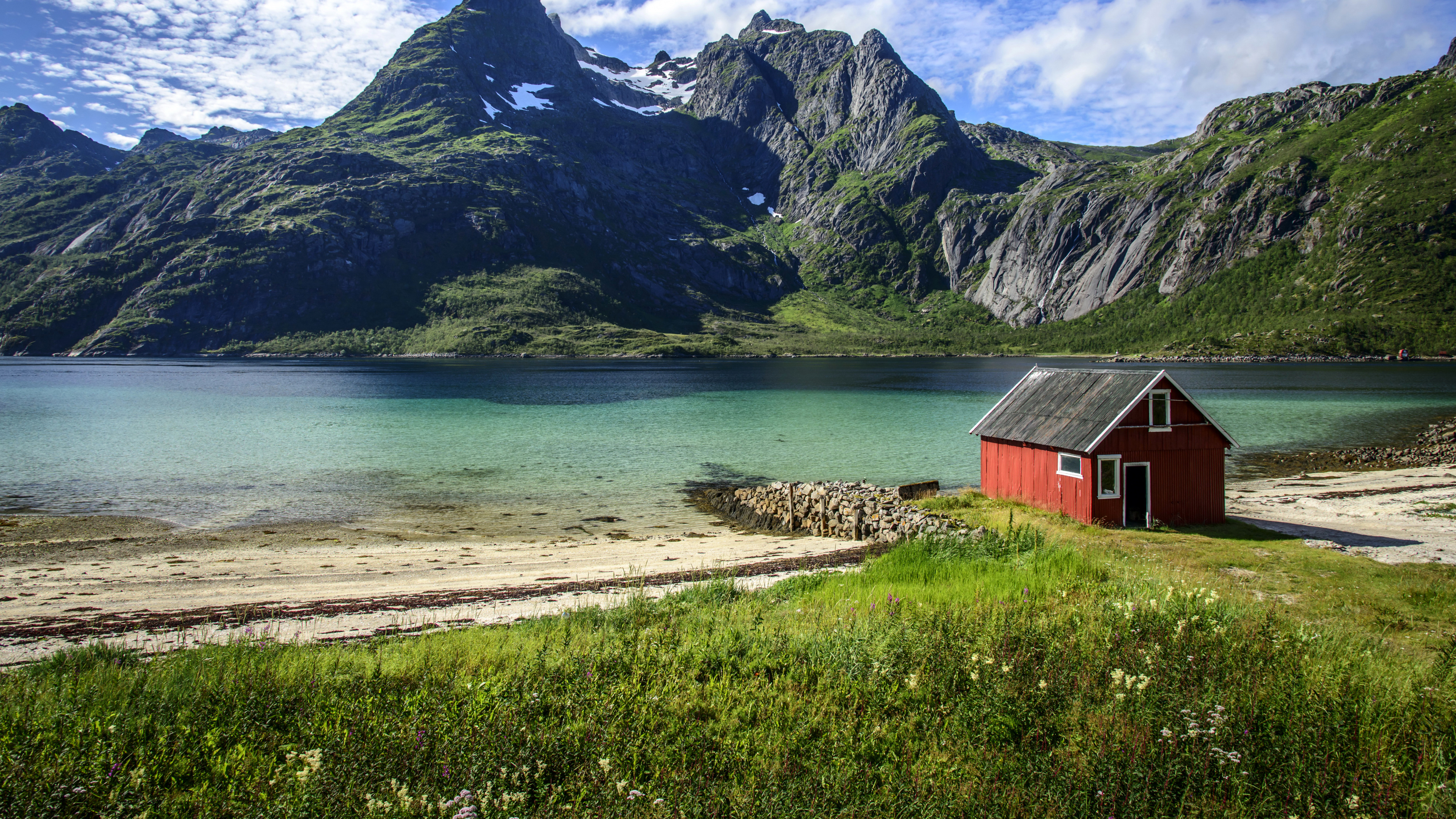 Brown Wooden House Near Body of Water and Mountain During Daytime. Wallpaper in 3840x2160 Resolution