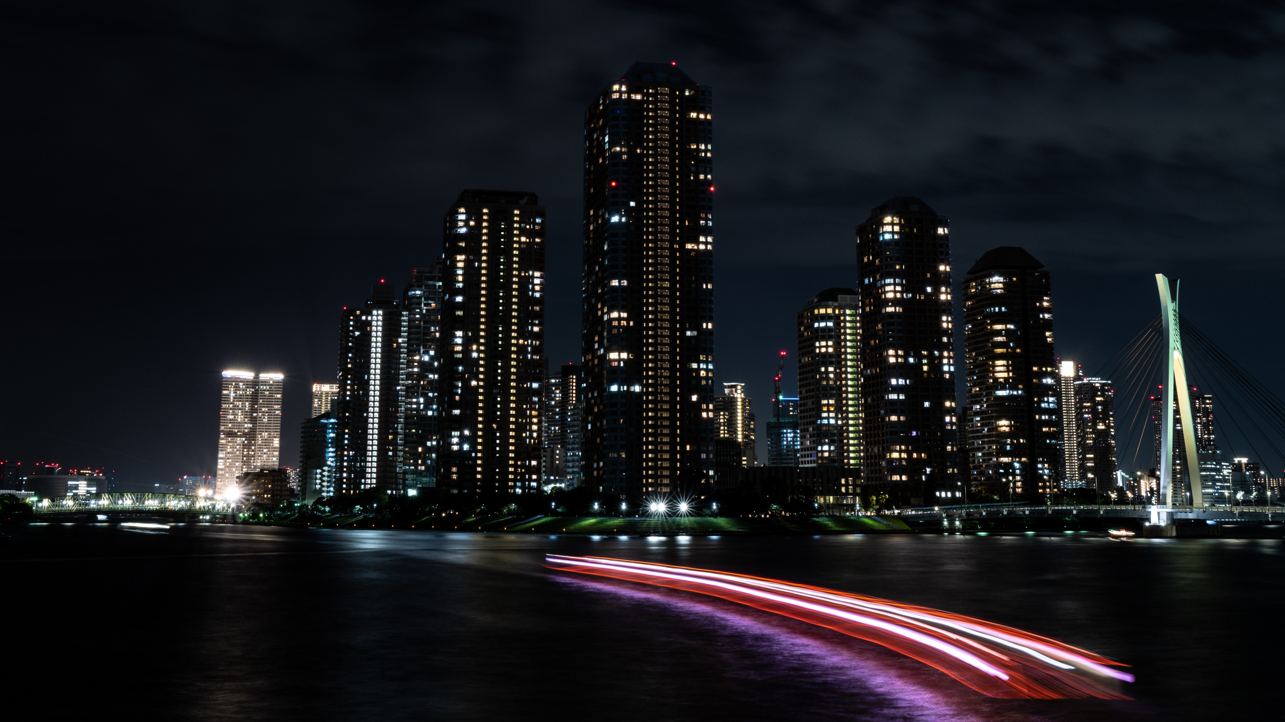 Skyline Der Stadt Bei Nacht Night. Wallpaper in 2560x1440 Resolution