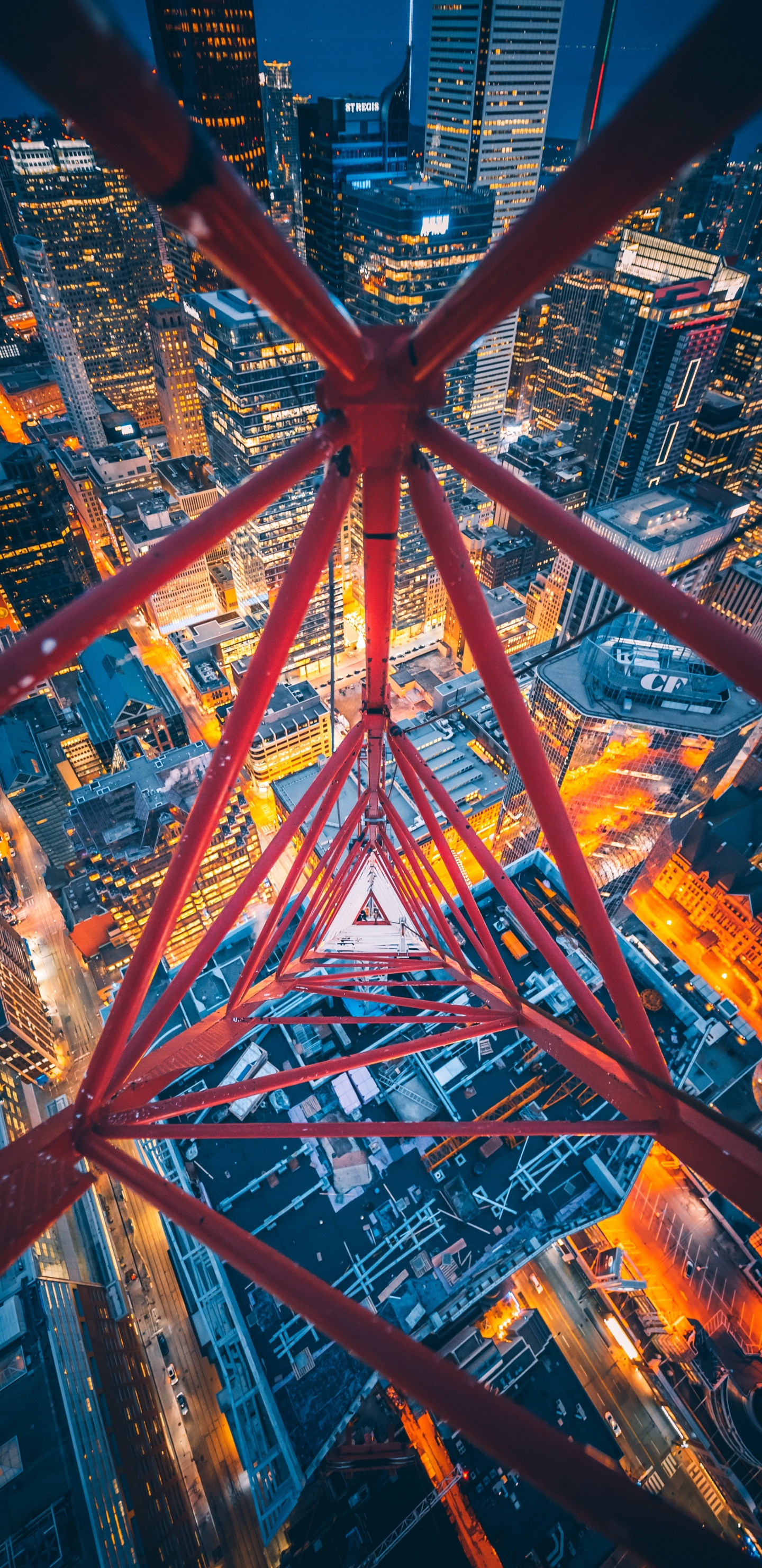 Rotes Und Blaues Riesenrad. Wallpaper in 1440x2960 Resolution