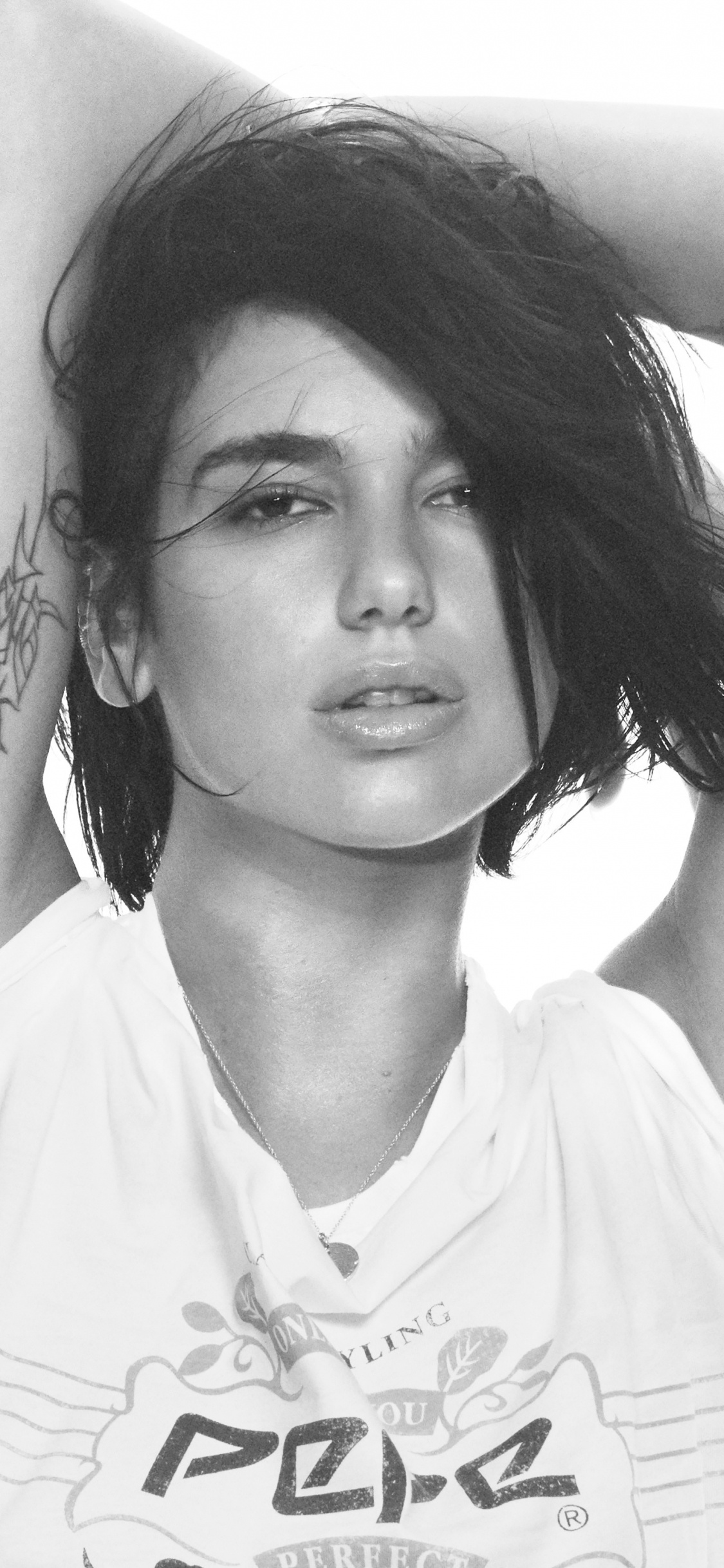 Blanco, Músico, Londres, Dua Lipa, Jeans. Wallpaper in 1125x2436 Resolution