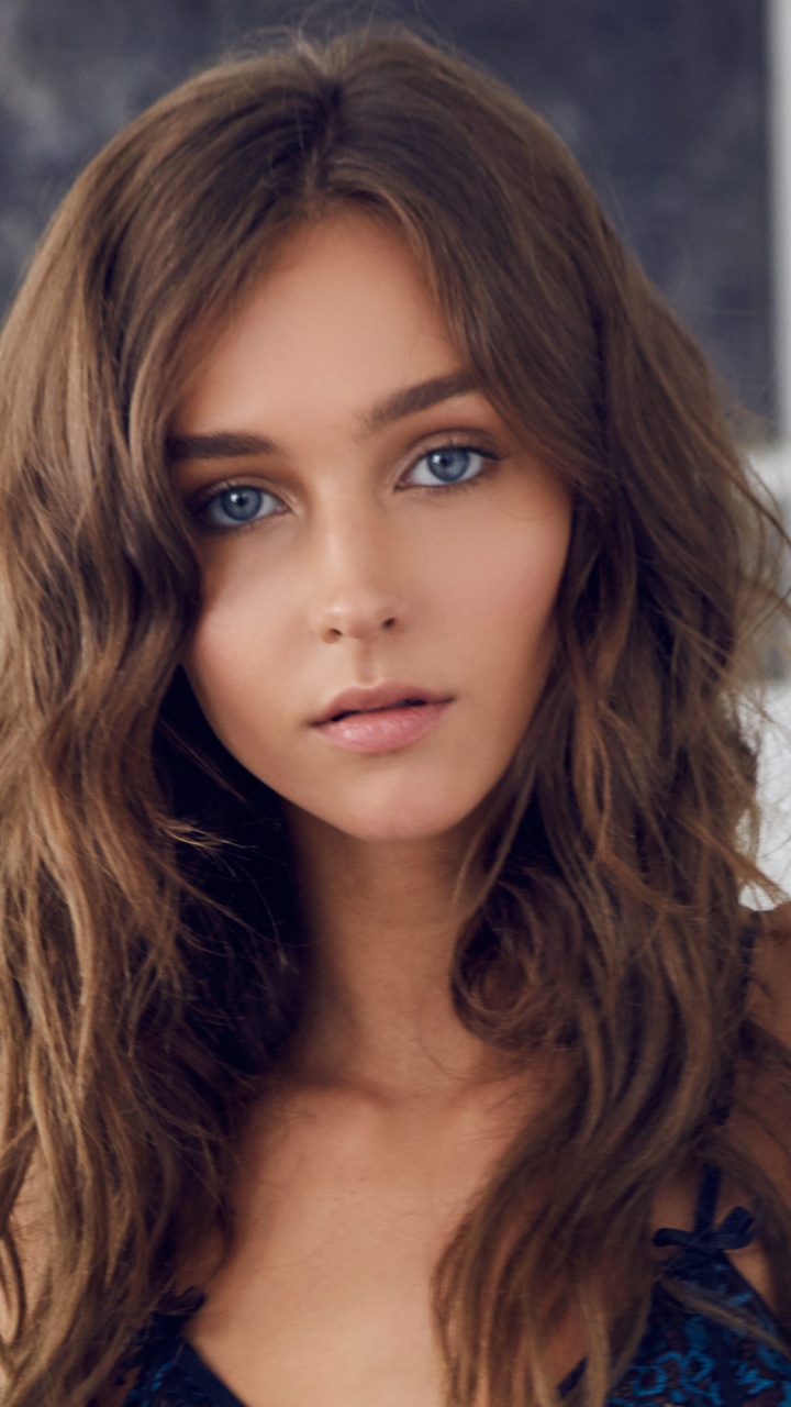 Rachel Cook, Cabello, Mejilla, Piel, Hombro. Wallpaper in 720x1280 Resolution