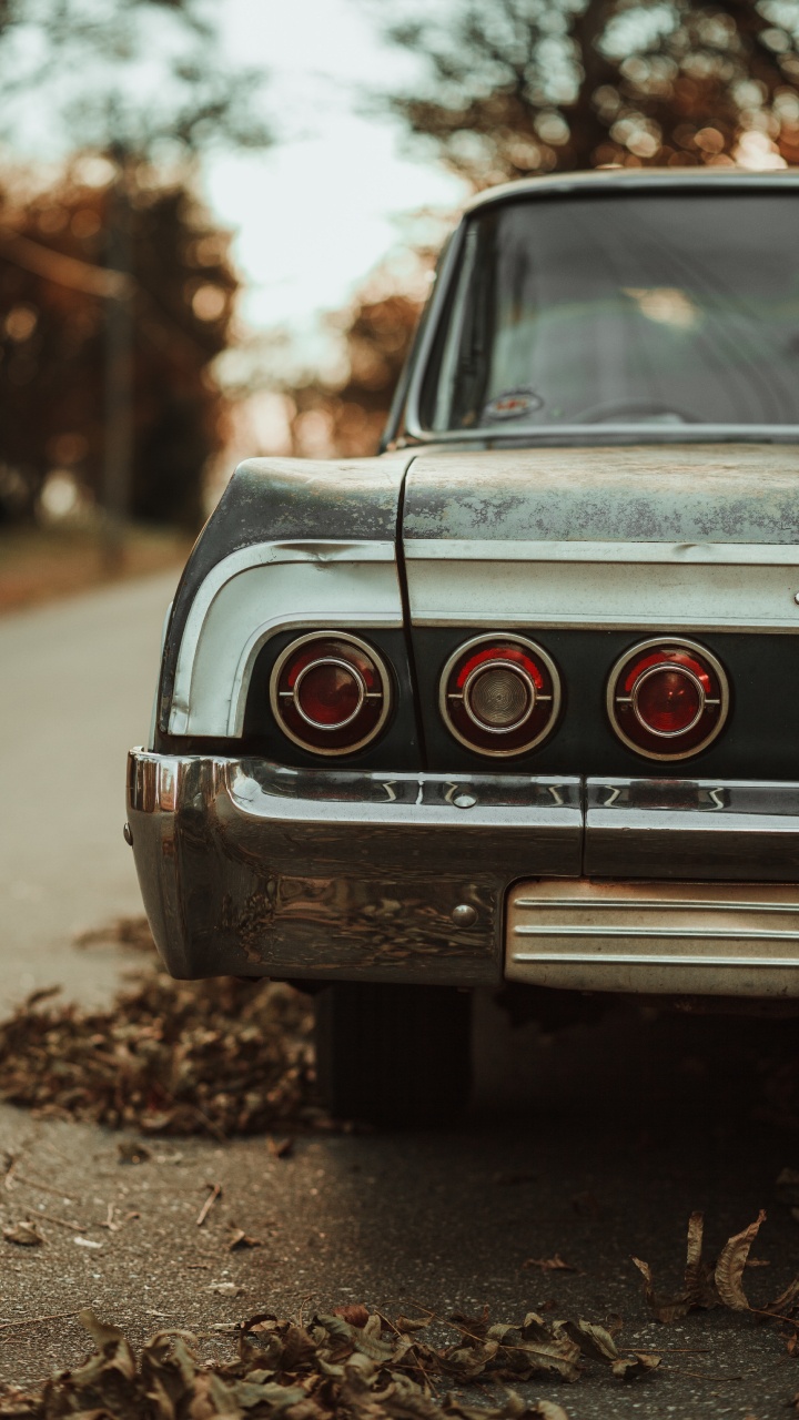 Voiture Noire Sur Route Pendant la Journée. Wallpaper in 720x1280 Resolution