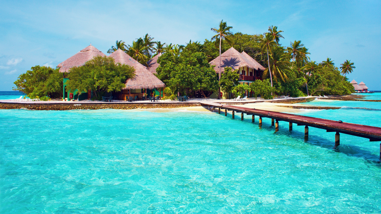 Brown Wooden House Near Swimming Pool During Daytime. Wallpaper in 1280x720 Resolution