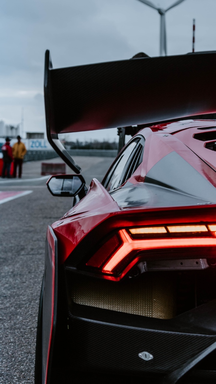 Coche Ferrari Rojo en la Carretera Durante el Día. Wallpaper in 720x1280 Resolution