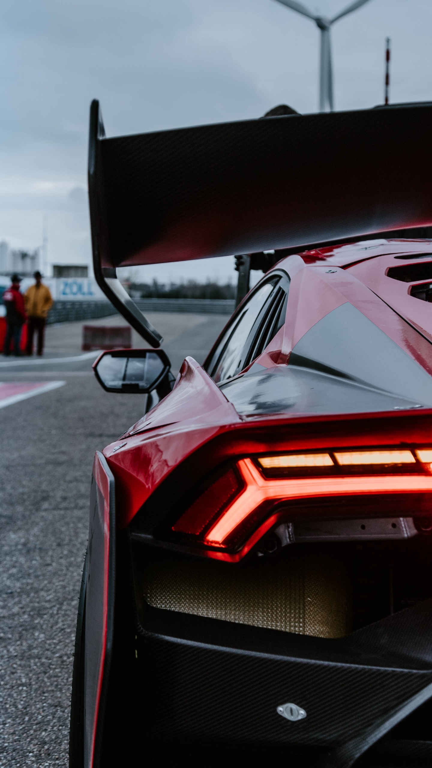 Voiture Ferrari Rouge Sur Route Pendant la Journée. Wallpaper in 1440x2560 Resolution