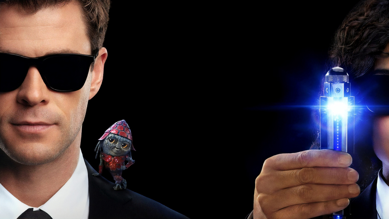 Personne Tenant Une Ampoule. Wallpaper in 1366x768 Resolution