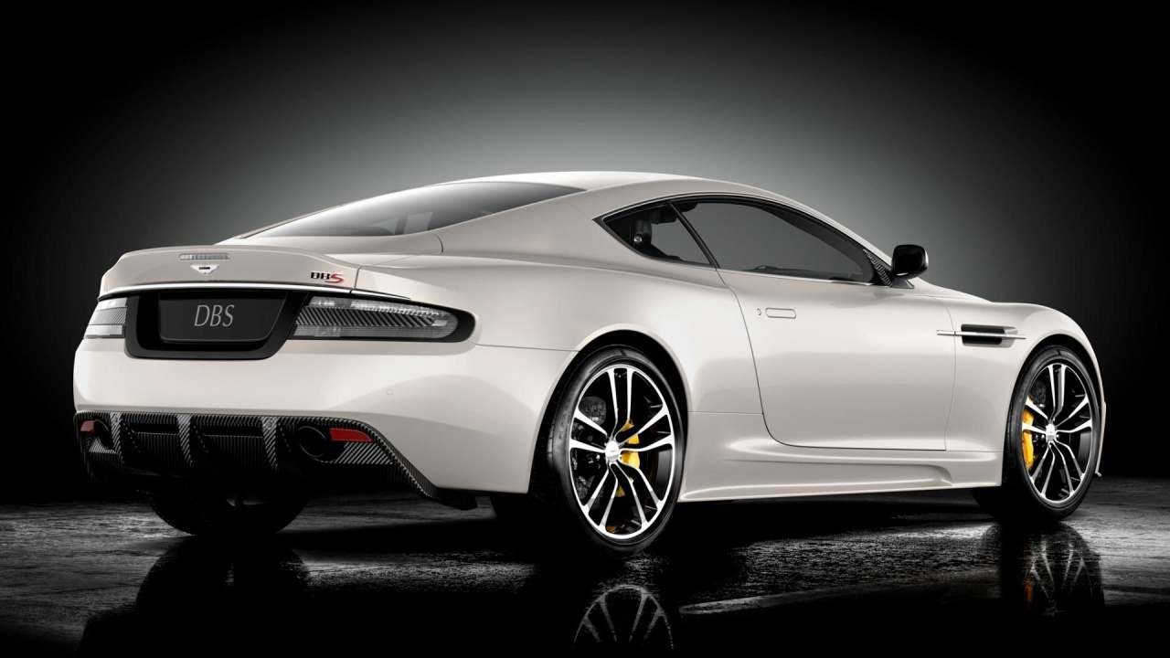 Mercedes Benz Coupé Blanc Sur Fond Noir. Wallpaper in 1280x720 Resolution