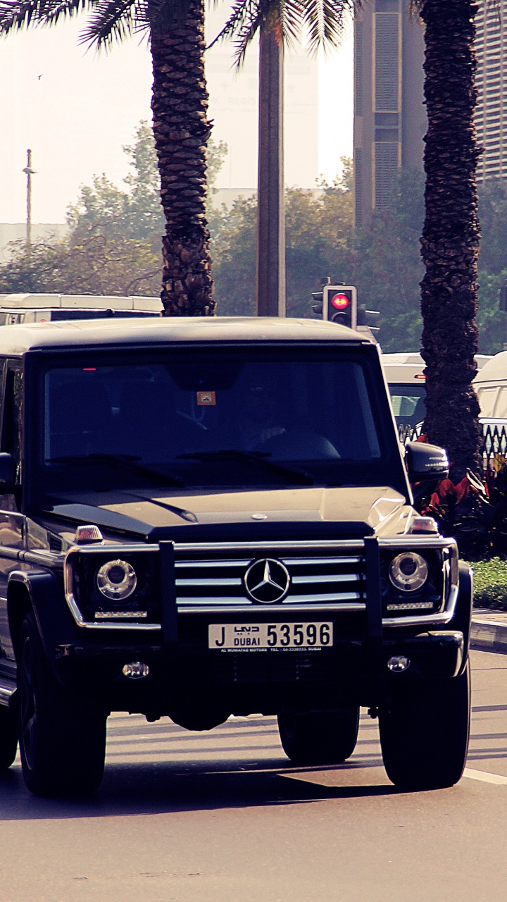 Jeep Wrangler Negro en la Carretera Durante el Día. Wallpaper in 720x1280 Resolution