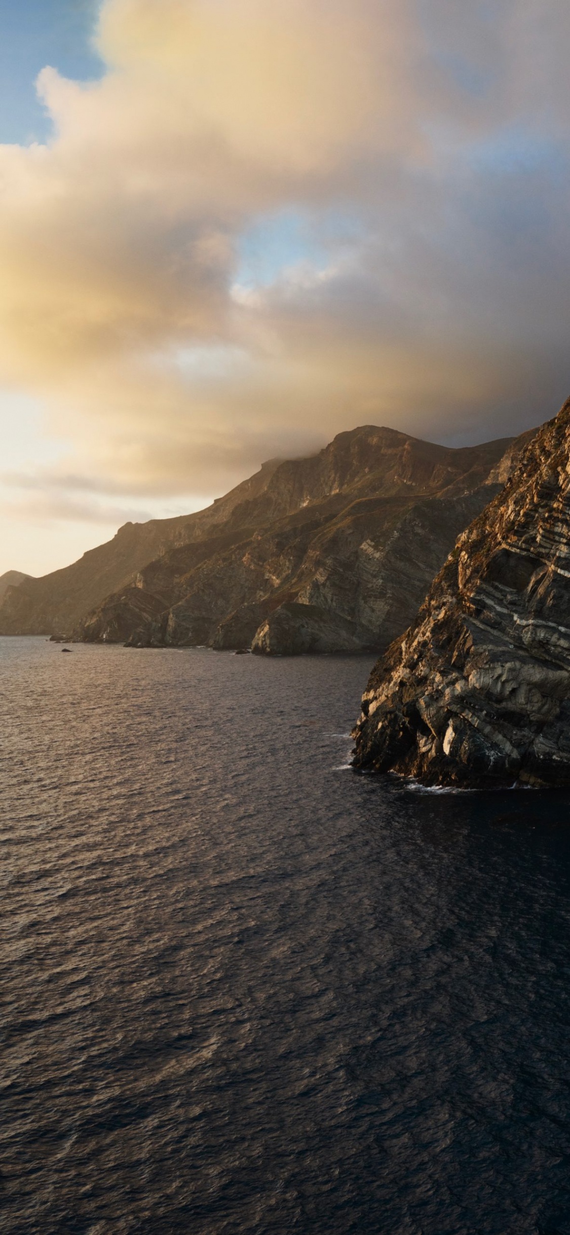 IPhone, MacOS Catalina, Apple, Système D'exploitation, Les Reliefs Montagneux. Wallpaper in 1125x2436 Resolution