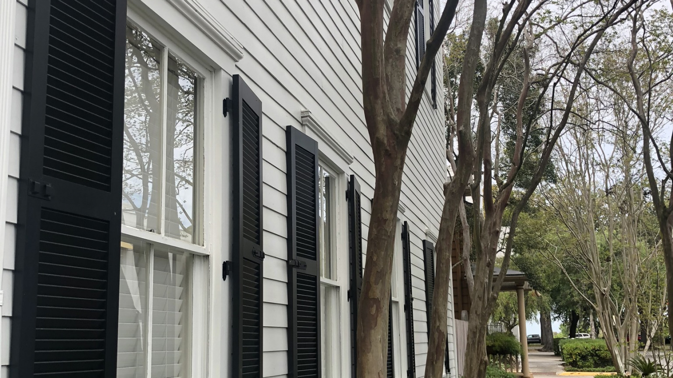 House, Real Estate, Property, Neighbourhood, Building. Wallpaper in 1366x768 Resolution