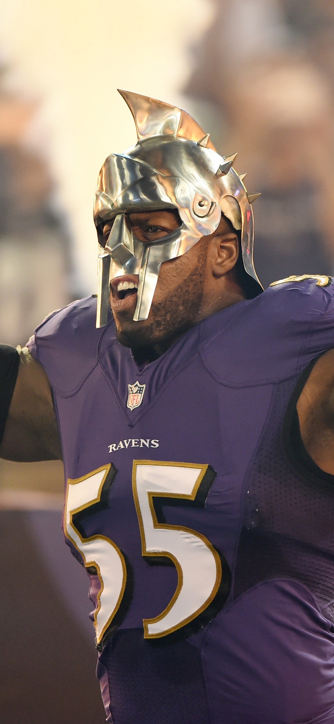 Hombre en Camiseta de Fútbol Azul y Blanco. Wallpaper in 1125x2436 Resolution