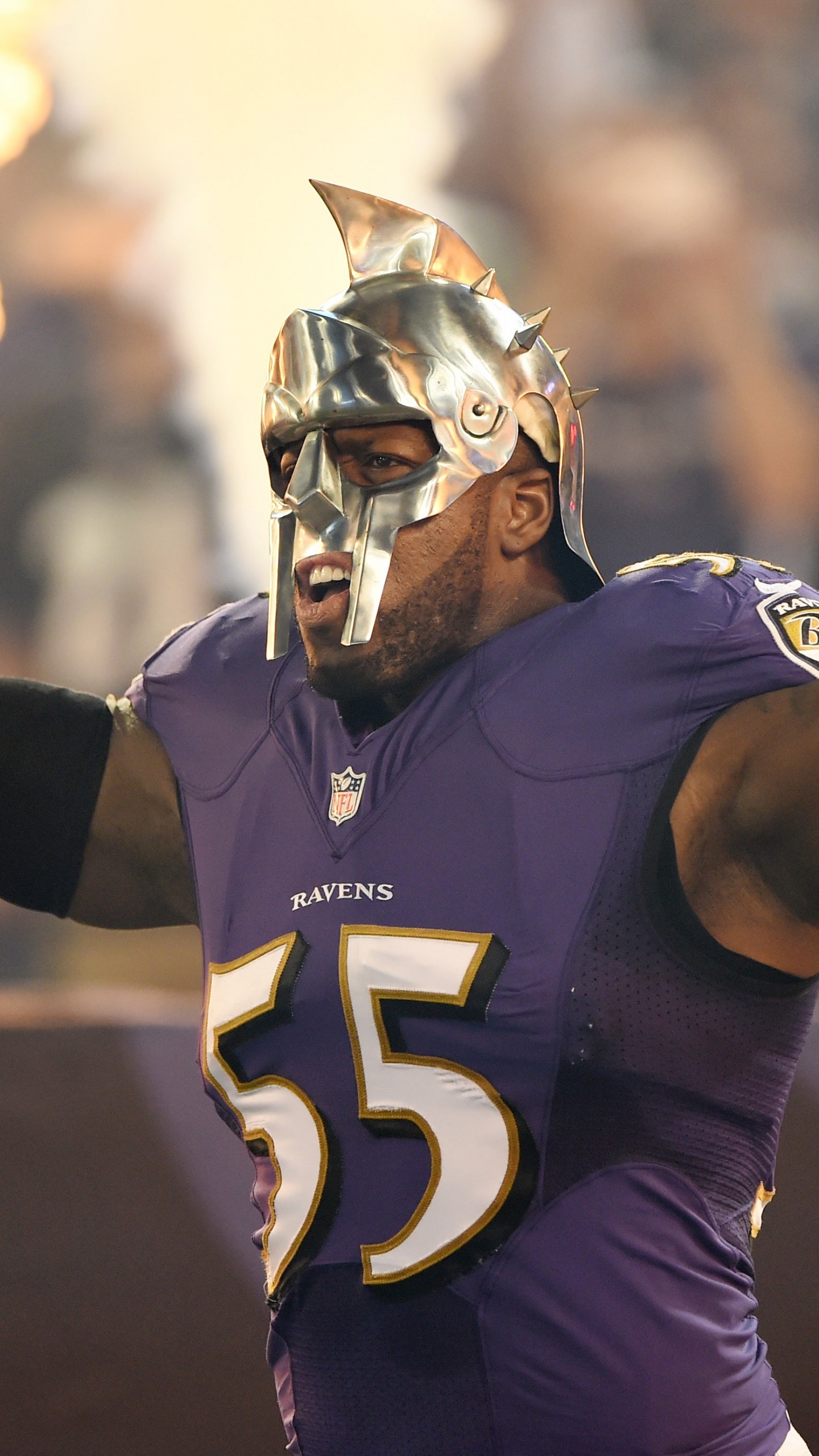 Hombre en Camiseta de Fútbol Azul y Blanco. Wallpaper in 1440x2560 Resolution