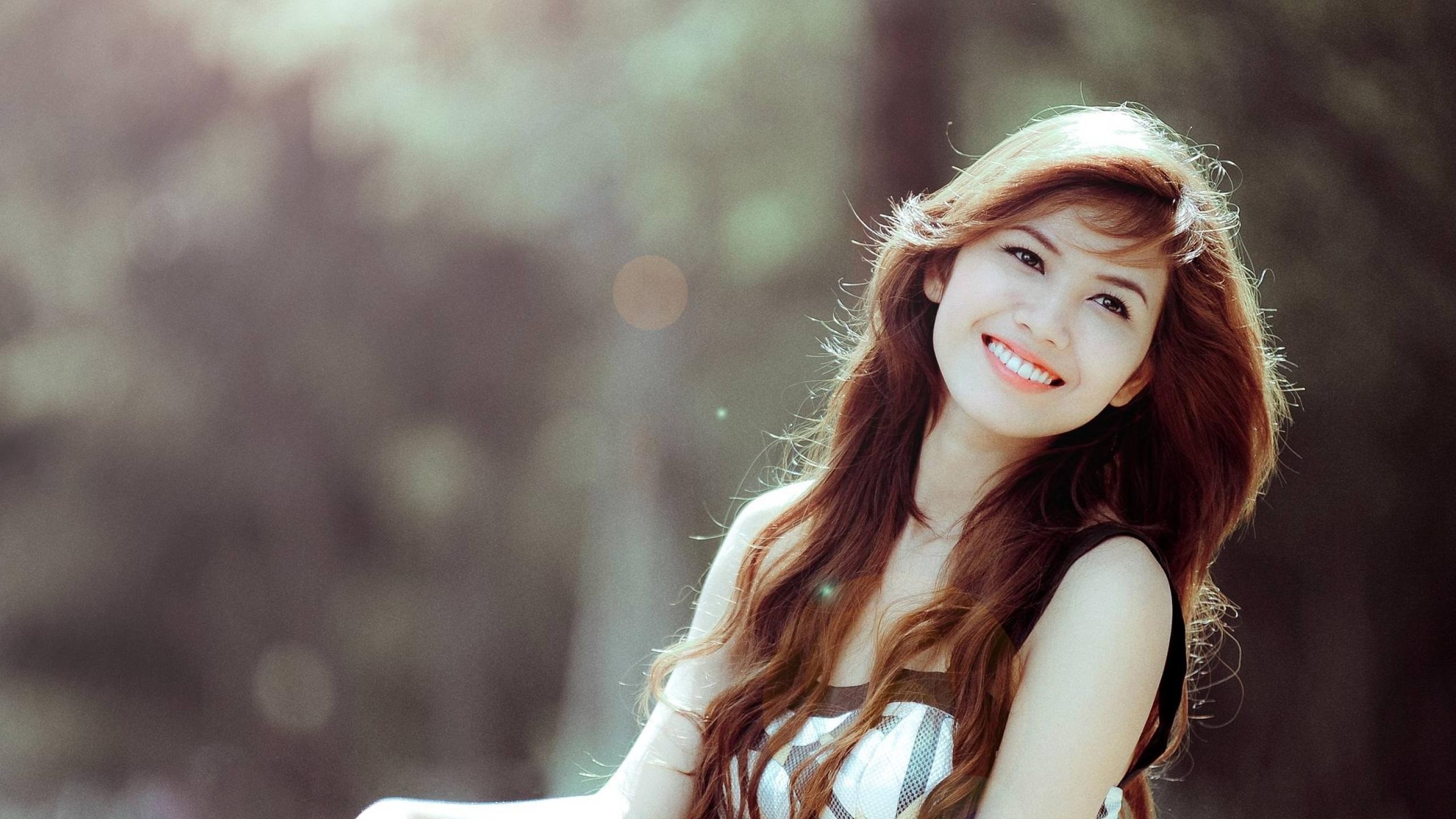 Beauté, Coiffure, Les Cheveux Longs, Sourire, Les Cheveux Bruns. Wallpaper in 2560x1440 Resolution