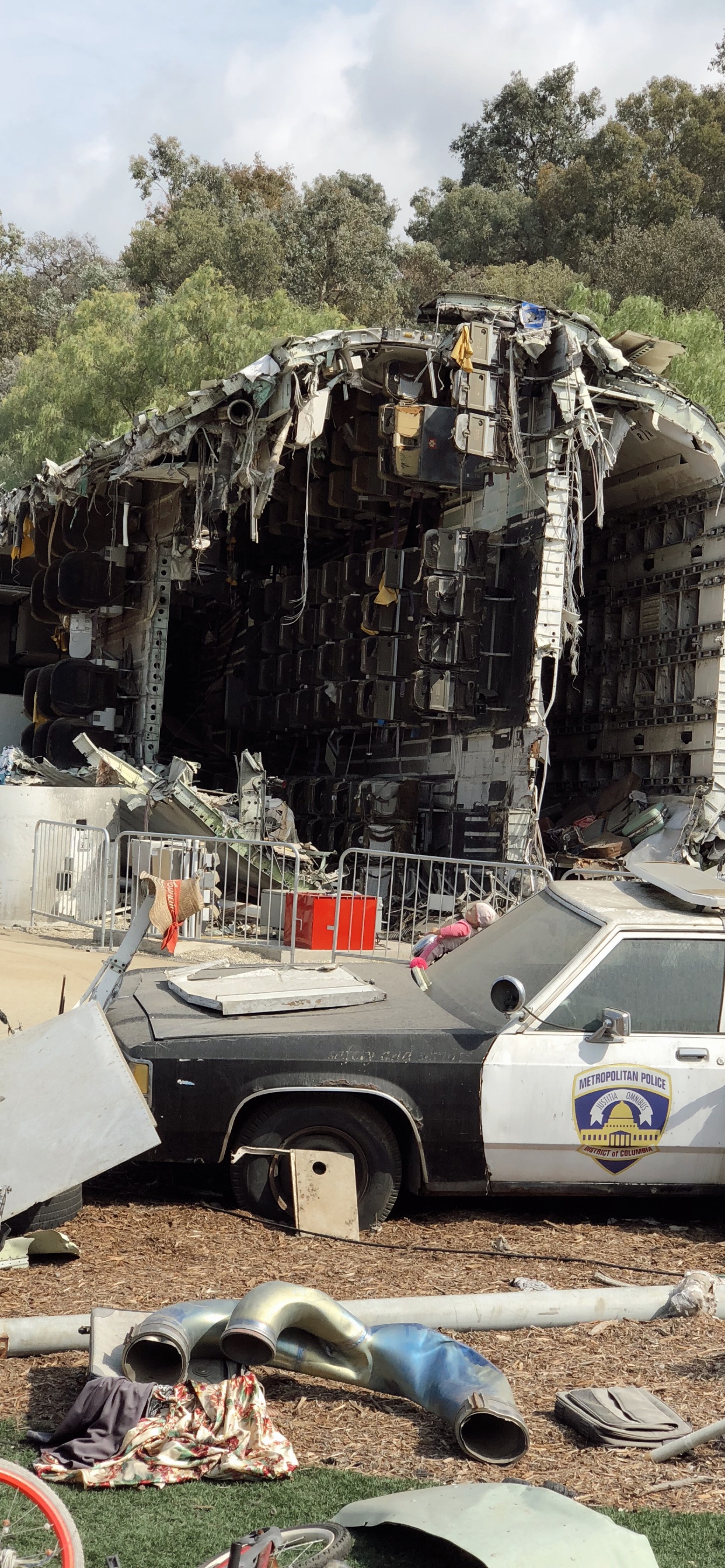 Universal Pictures, Universal Studios Hollywood, Ciencia, Biología, Transporte. Wallpaper in 1242x2688 Resolution