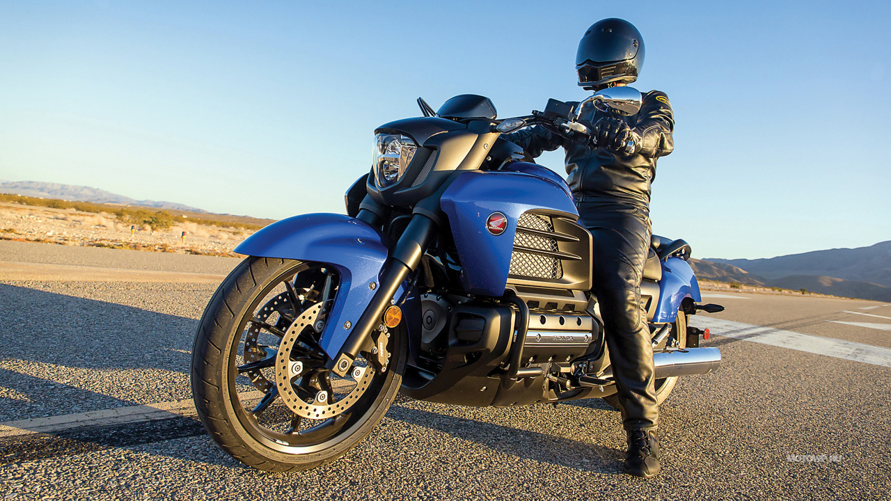 Man in Black Leather Jacket and Black Pants Riding Blue and Black Motorcycle. Wallpaper in 1280x720 Resolution