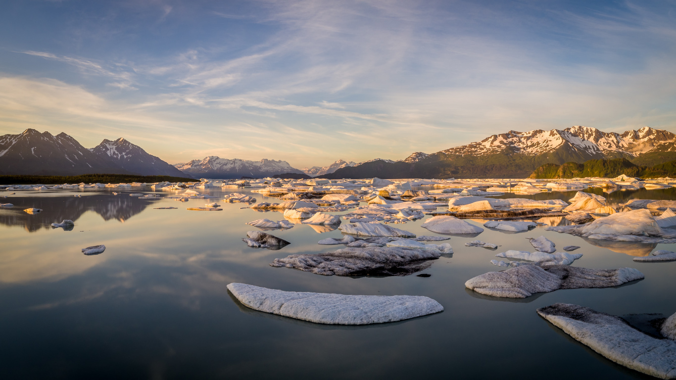 Reflexion, Harlekinsee, Cloud, Wasser, Naturlandschaft. Wallpaper in 1366x768 Resolution