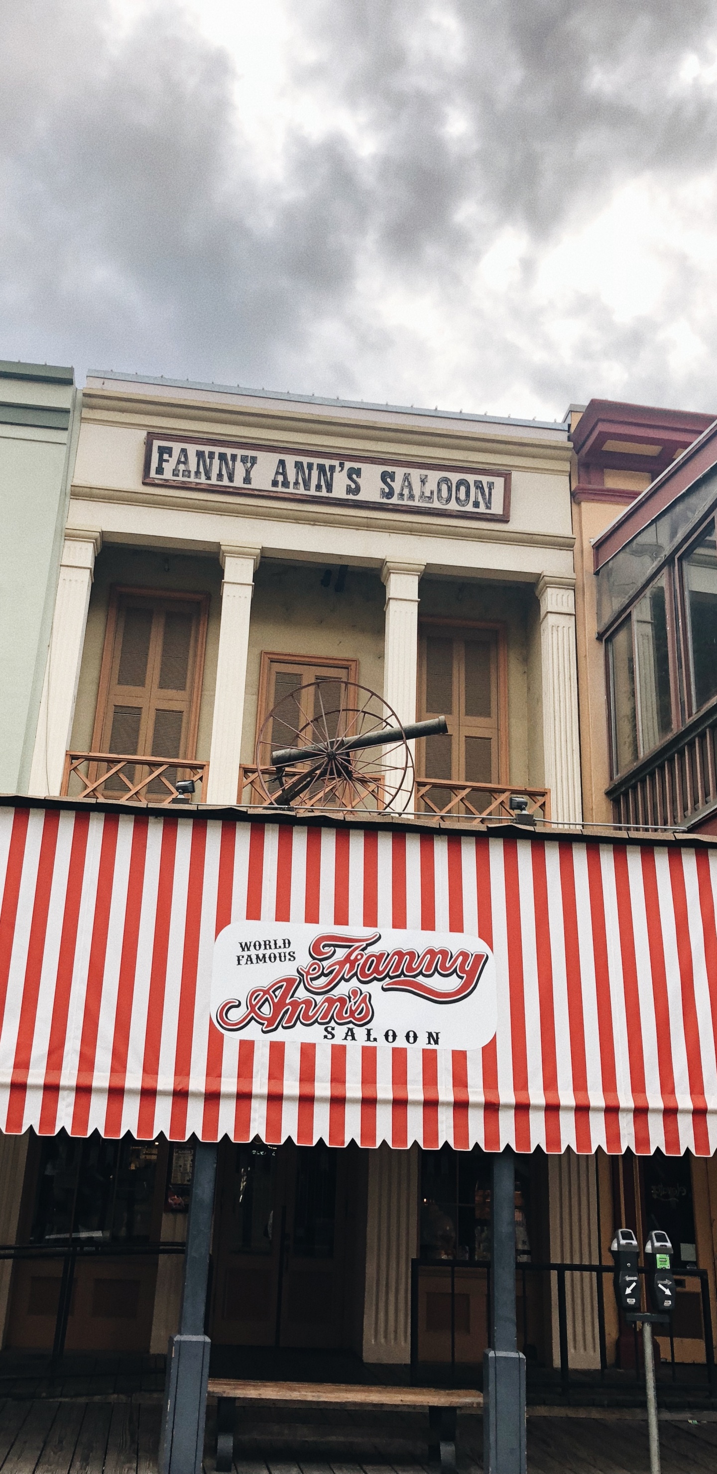 Landmark, Real Estate, Faade, Facade, Awning. Wallpaper in 1440x2960 Resolution