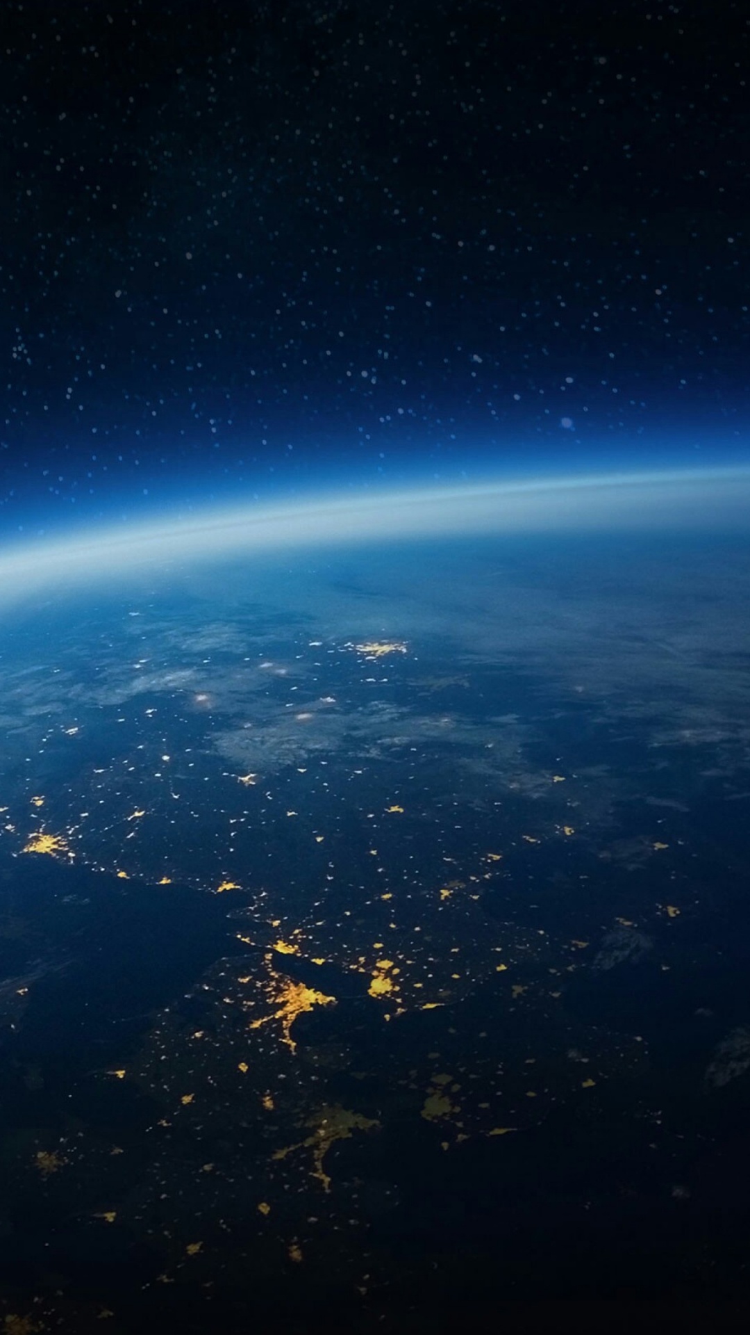 Vue Aérienne de la Ville Pendant la Nuit. Wallpaper in 1080x1920 Resolution