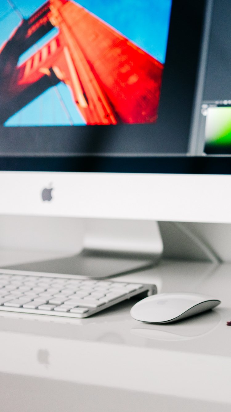 Imac Argenté à Côté de Lunettes à Monture Noire et D'une Tasse en Céramique Noire Sur un Tableau Blanc. Wallpaper in 750x1334 Resolution