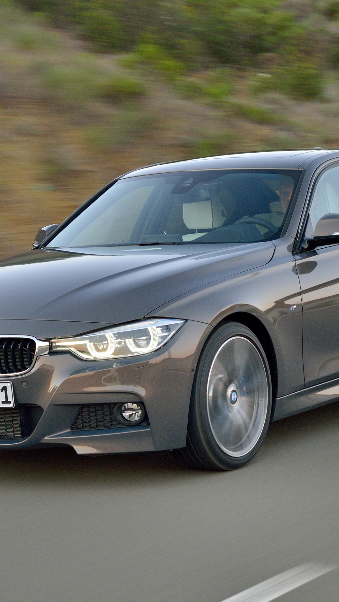 Schwarze Mercedes-Benz C-Klasse Tagsüber Unterwegs On. Wallpaper in 1080x1920 Resolution