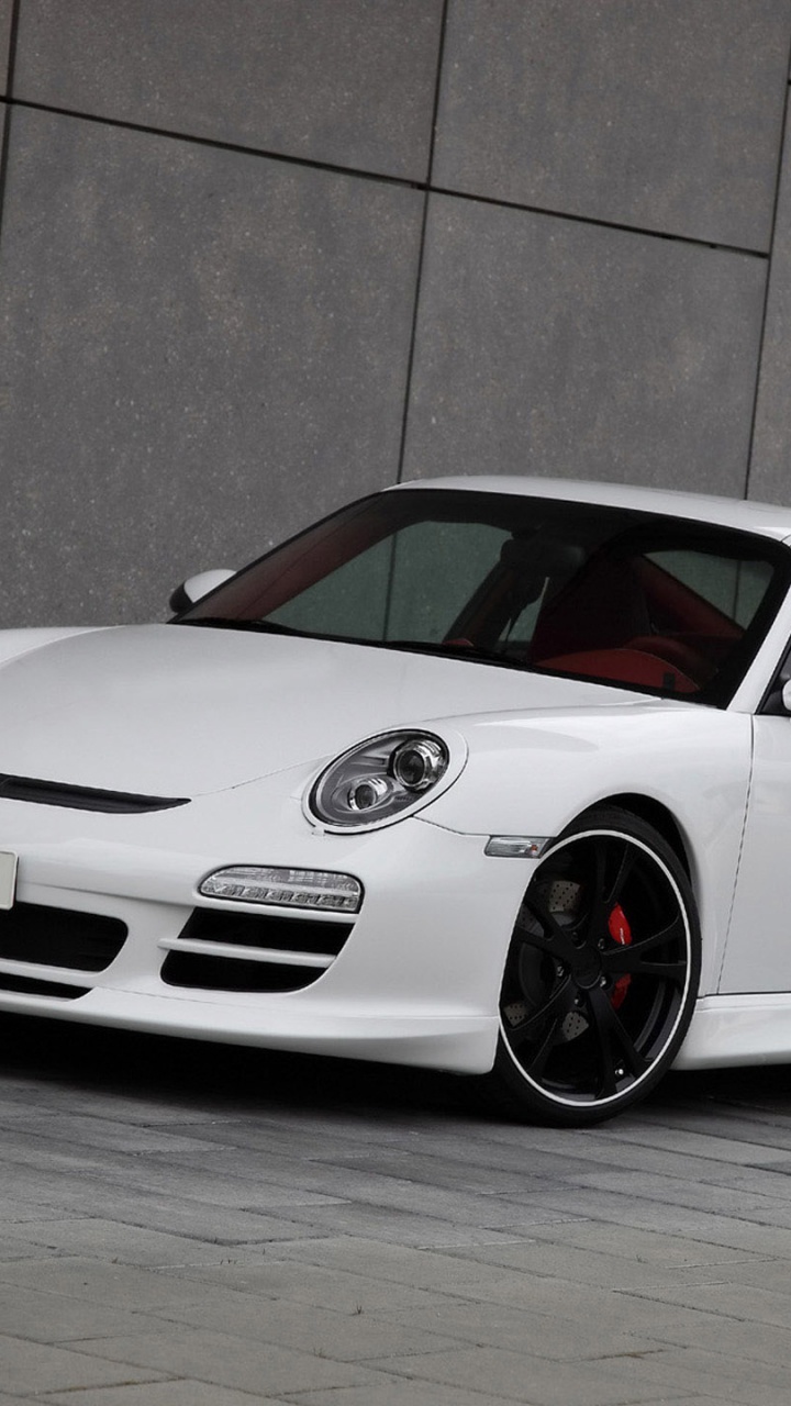 Weißer Porsche 911 Neben Grauer Wand Geparkt. Wallpaper in 720x1280 Resolution